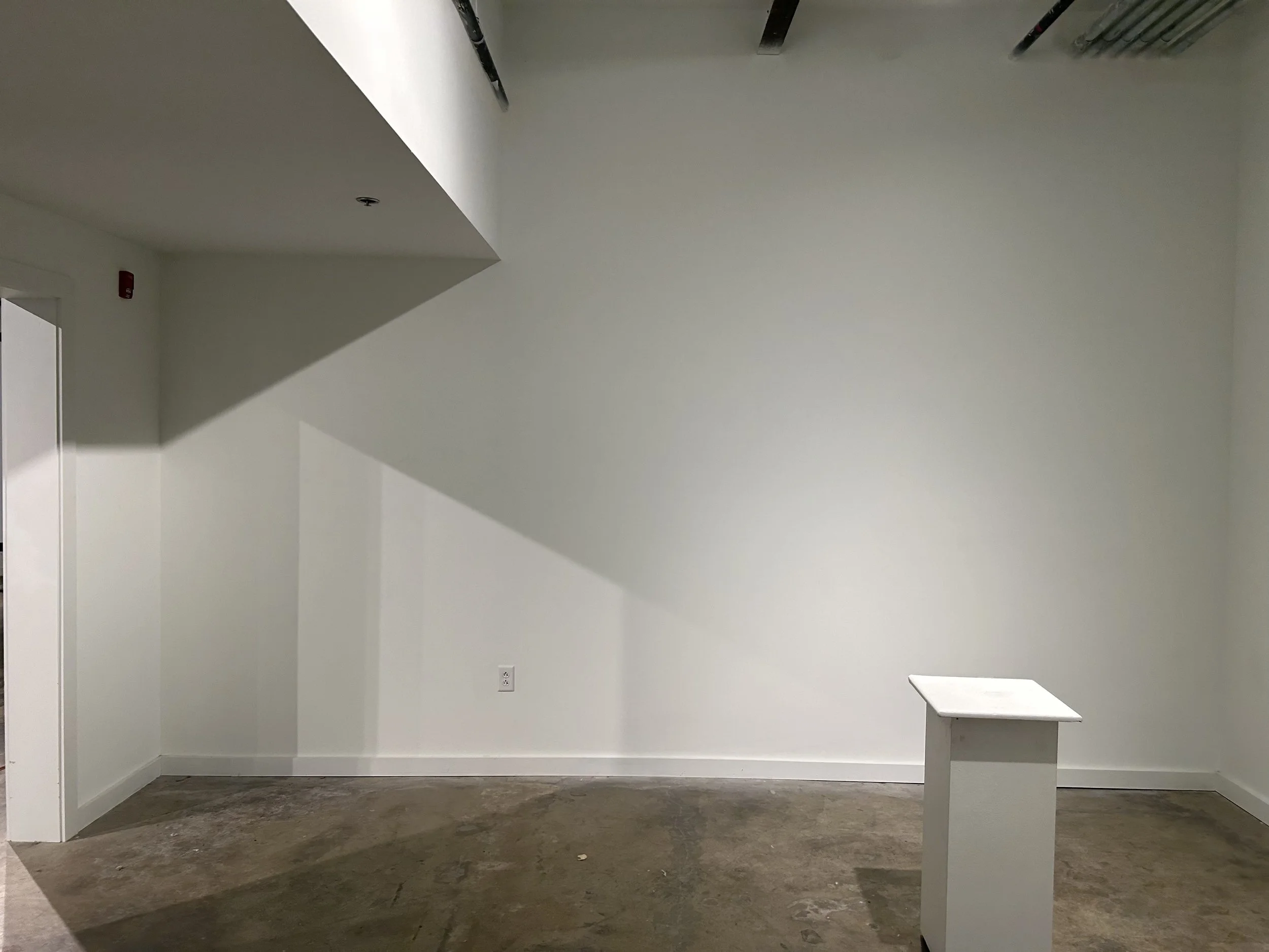  SMALL GALLERY LOOKING FROM LARGE GALLERY DOORWAY 