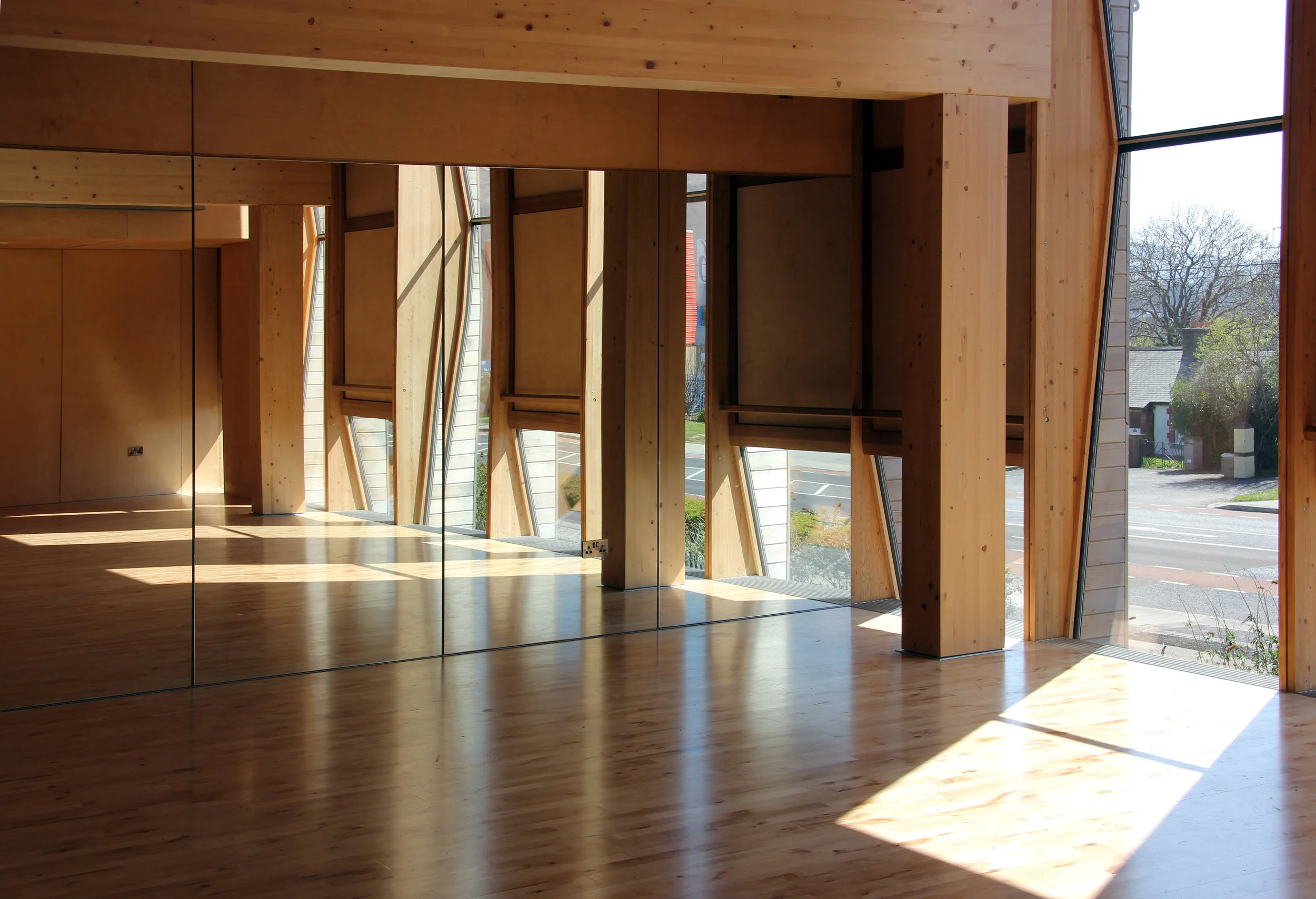  Fig. 7 interior of library  Photograph : Peter Maybury 
