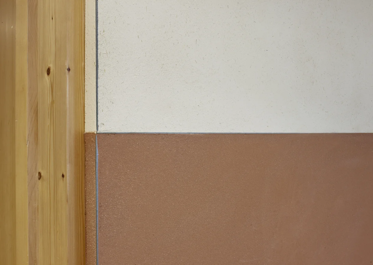  Fig. 4  Clay plaster wall detail 
