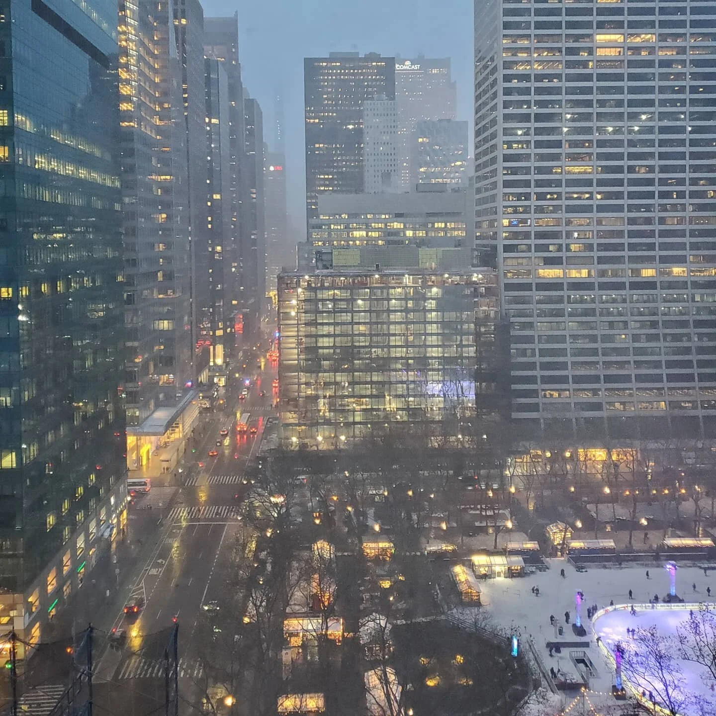 We are expecting the first big storm of the season. So excited to snuggle in for a few days of chili, roast, and casseroles, some old records, and Christmas movies. #ilovenyc #snowday #family