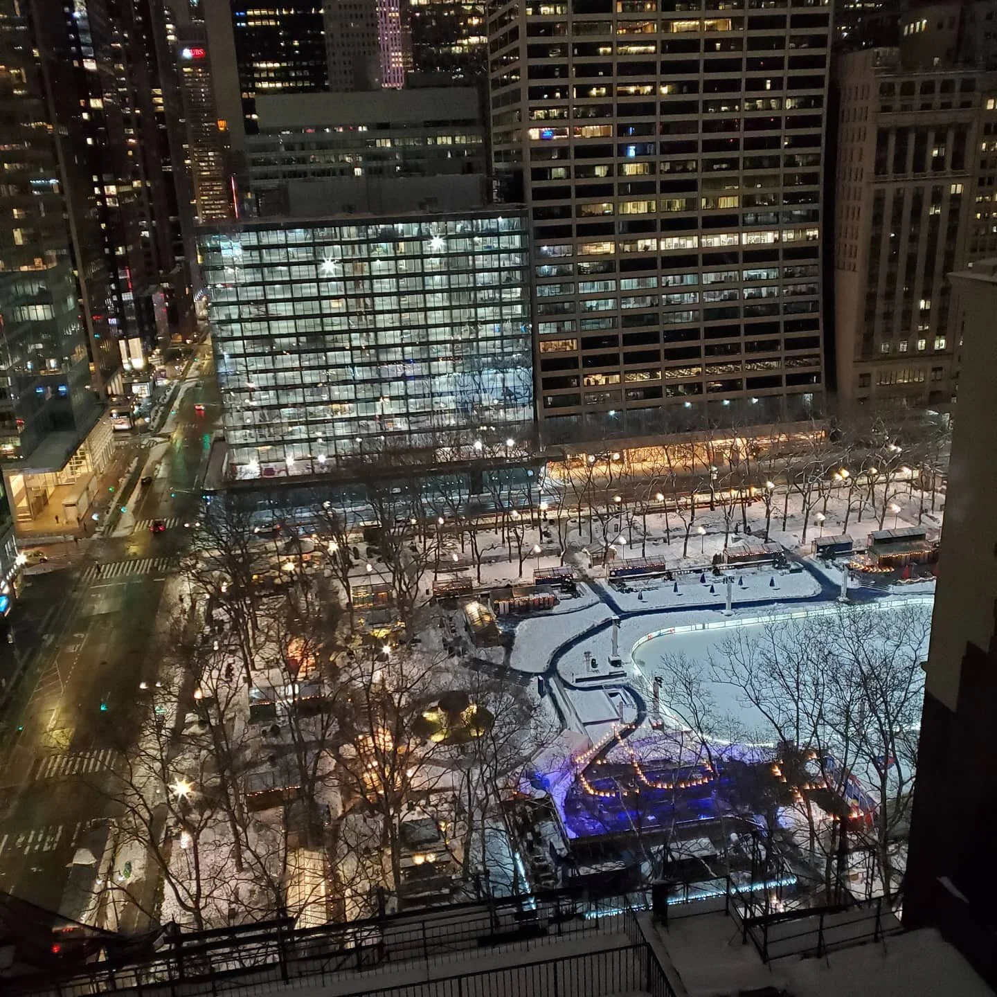 Midnight after the snowstorm. #ilovenyc @bryantparknyc #stillness