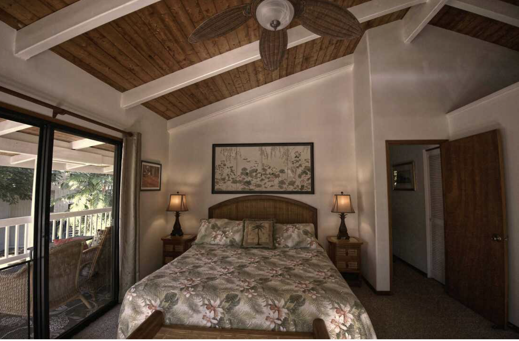 Luxe Queen ensuite (upstairs)