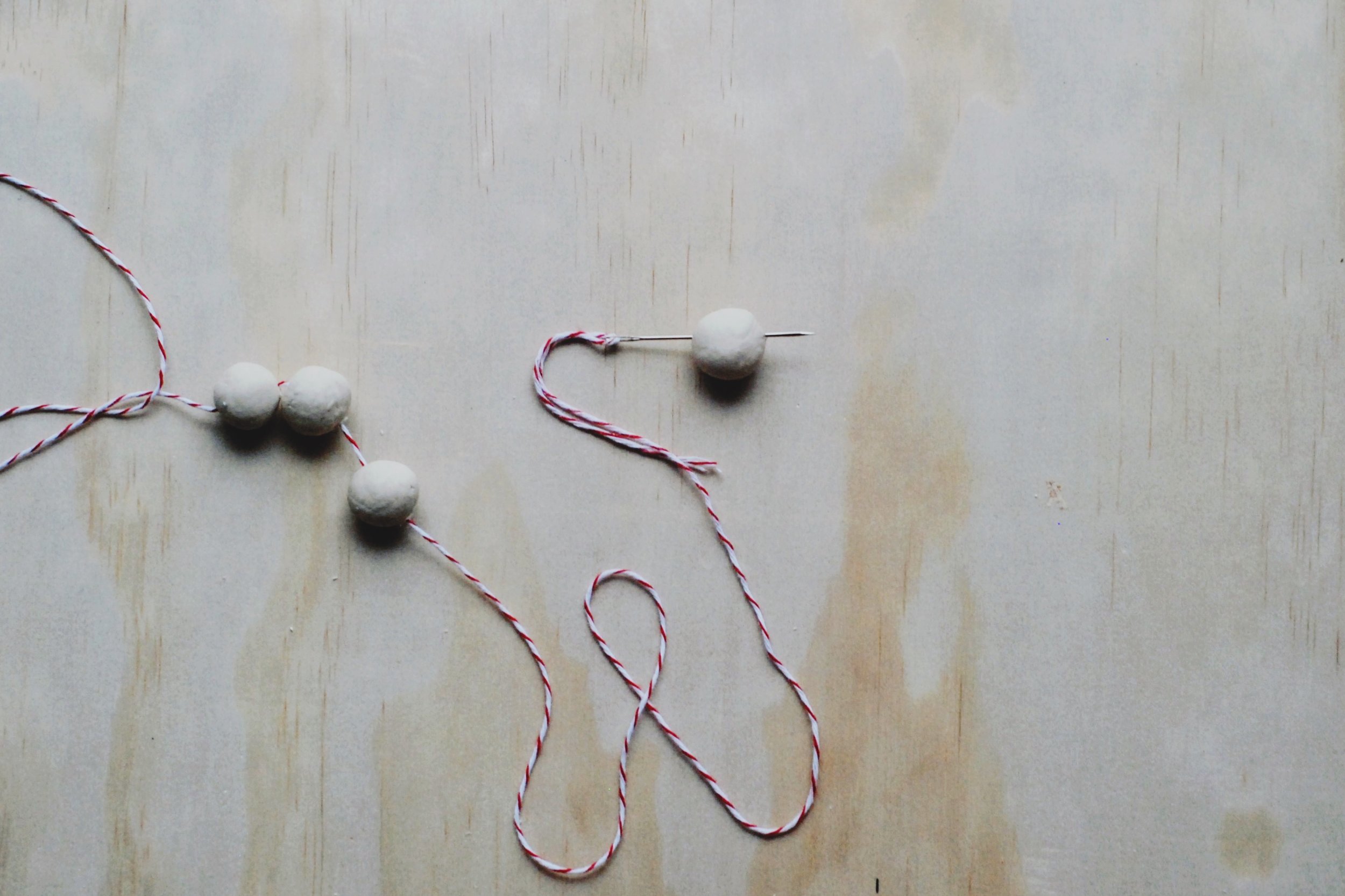 DIY - the slow art of making Christmas beads - minimalist Christmas