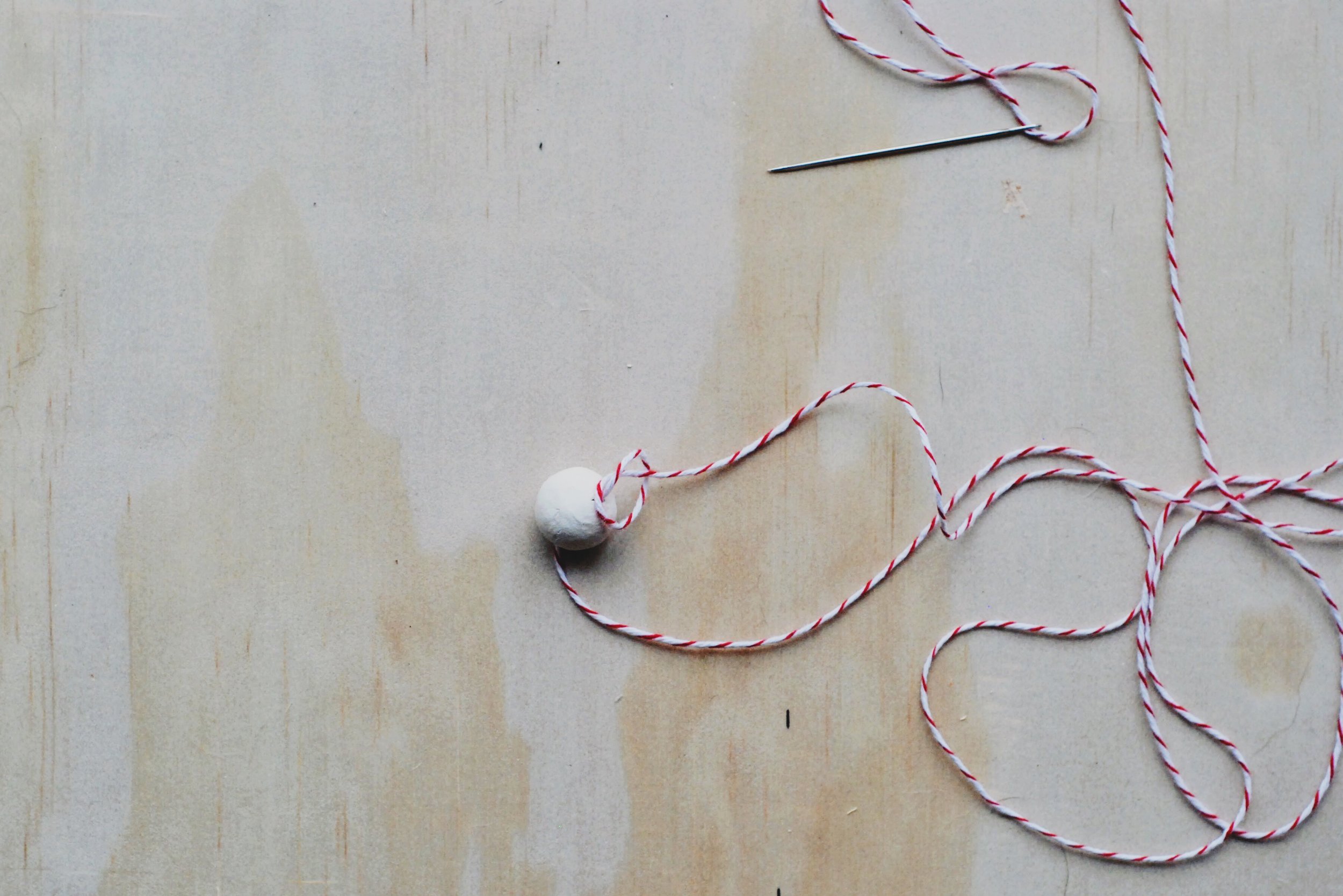 DIY - the slow art of making Christmas beads - minimalist Christmas