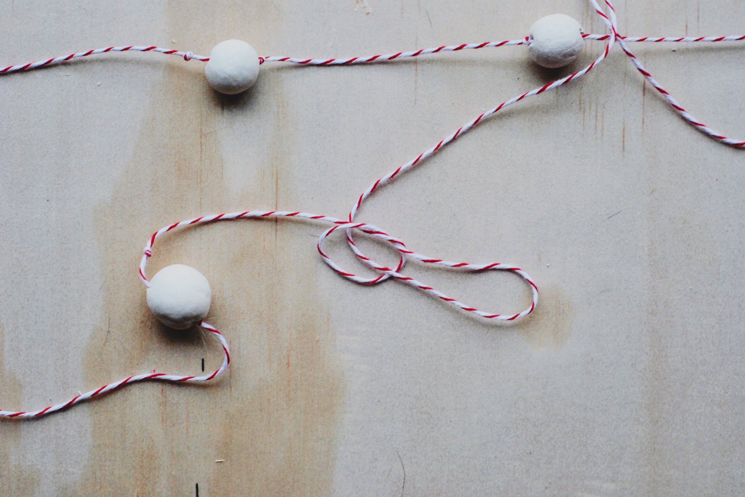 DIY - the slow art of making Christmas beads - minimalist Christmas