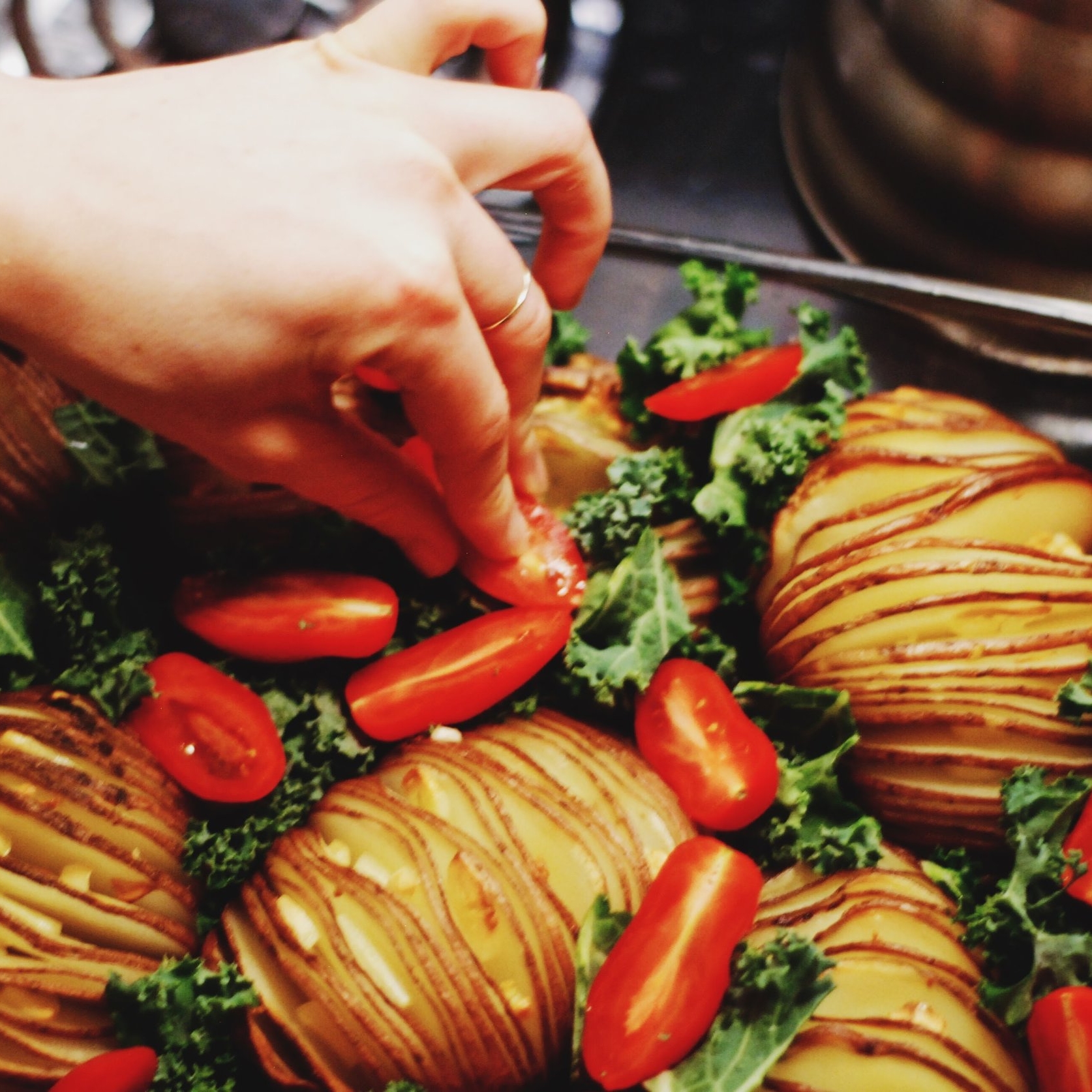 Early Spring dinner - Green Kitchen Hasselback Potatoes 