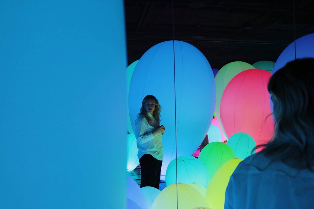 changing colours at teamlab borderless