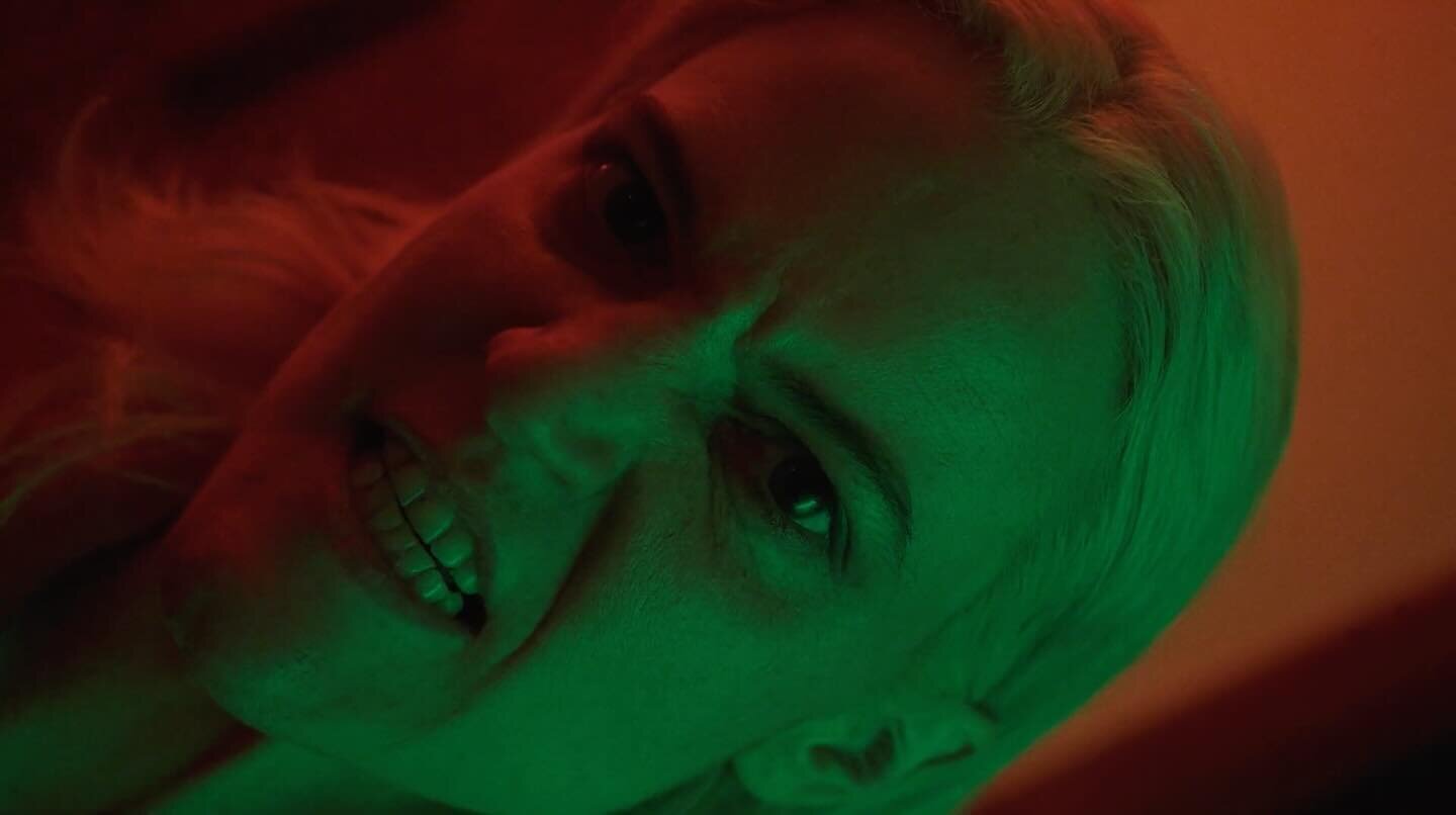 𝐒𝐭𝐚𝐫𝐭𝐢𝐧𝐠 𝐚𝐧𝐝 𝐒𝐭𝐚𝐫𝐢𝐧𝐠 by @gustafnyc⁣
⁣
Director Alex Ross Perry asked for the video to look like a giallo film, a genre characterized by &ldquo;vivid colors and bizarre camera angles, dizzying pans and flamboyant tracking shots, diso