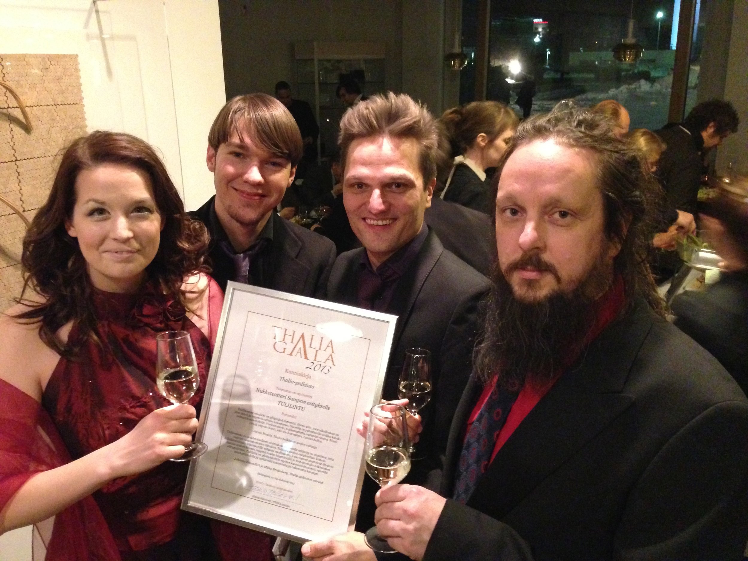 Maria Baric, Nemanja Stojanovic, Mika Seppänen ja Petri Saunio vuoden 2013 Thalia-gaalassa vastaanottamassa "Vuoden esitys" - Thalia-palkintoa.