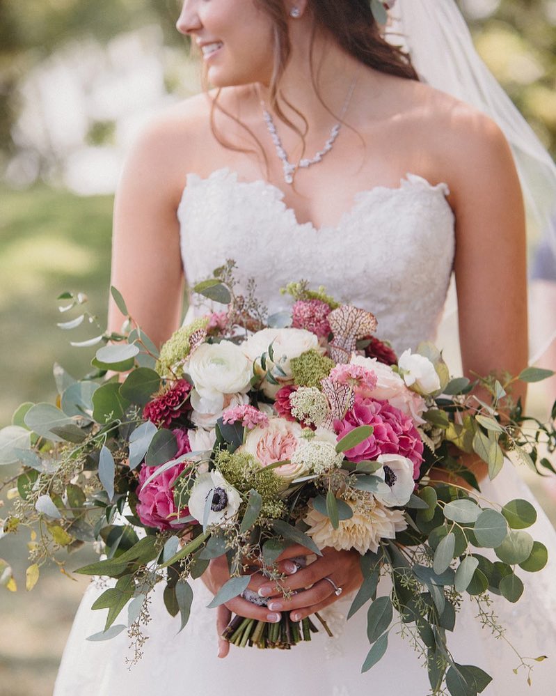 Copy of 2017_RedGalleryPhotography_Chloe_Bouquet.jpg