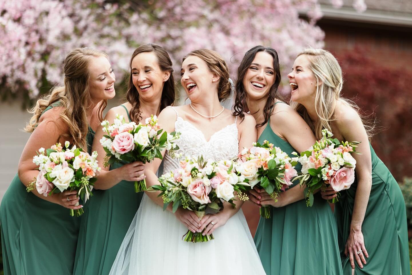 Take our breath away....these images of Bridget &amp;  Quan&rsquo;s wedding make us blush with happiness!  Thank you to Captured by Lydia for sharing these beautiful captures!

Photography | @capturedbylydia 
Dress | @atlasbridalshop 
Florist | @gard