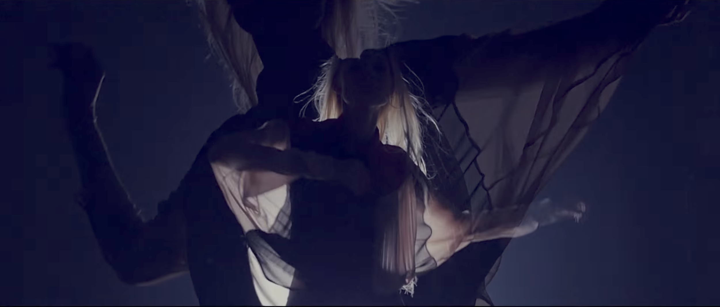 GLASPERLENSPIEL – GEILES LEBEN