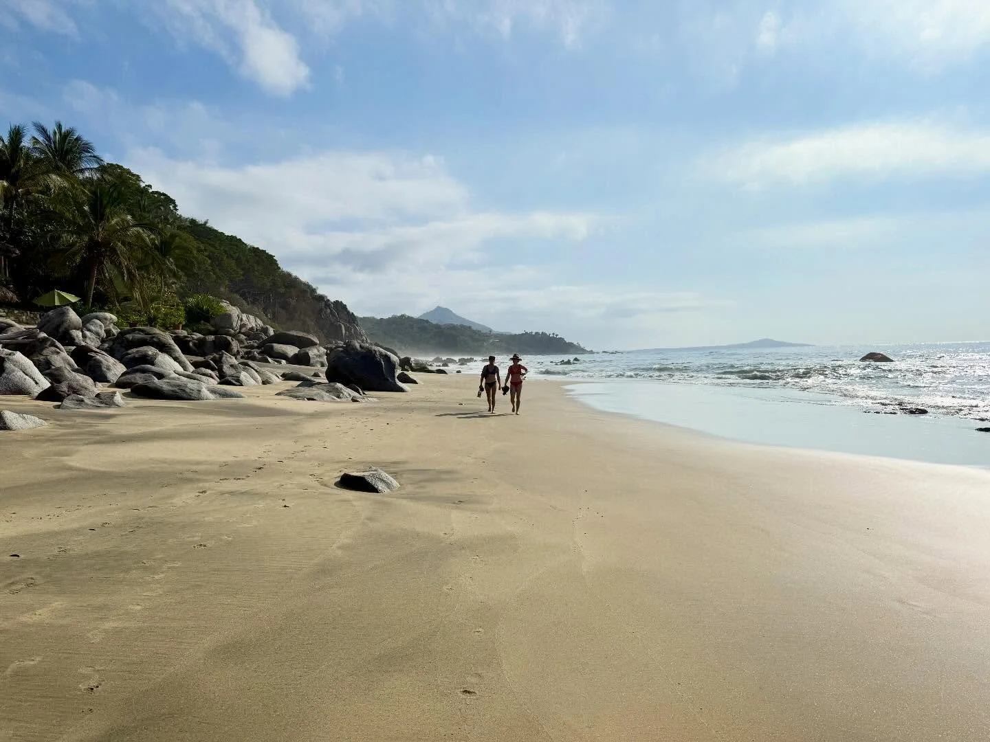My dear friend @dinahirene and her husband Andy came to enjoy Sayulita for the last few nights of the trip. Found an amazing beach bar, played on rocks and in the sea, and deeply, deeply relaxed. Sometimes the antidote to the world&rsquo;s anger and 