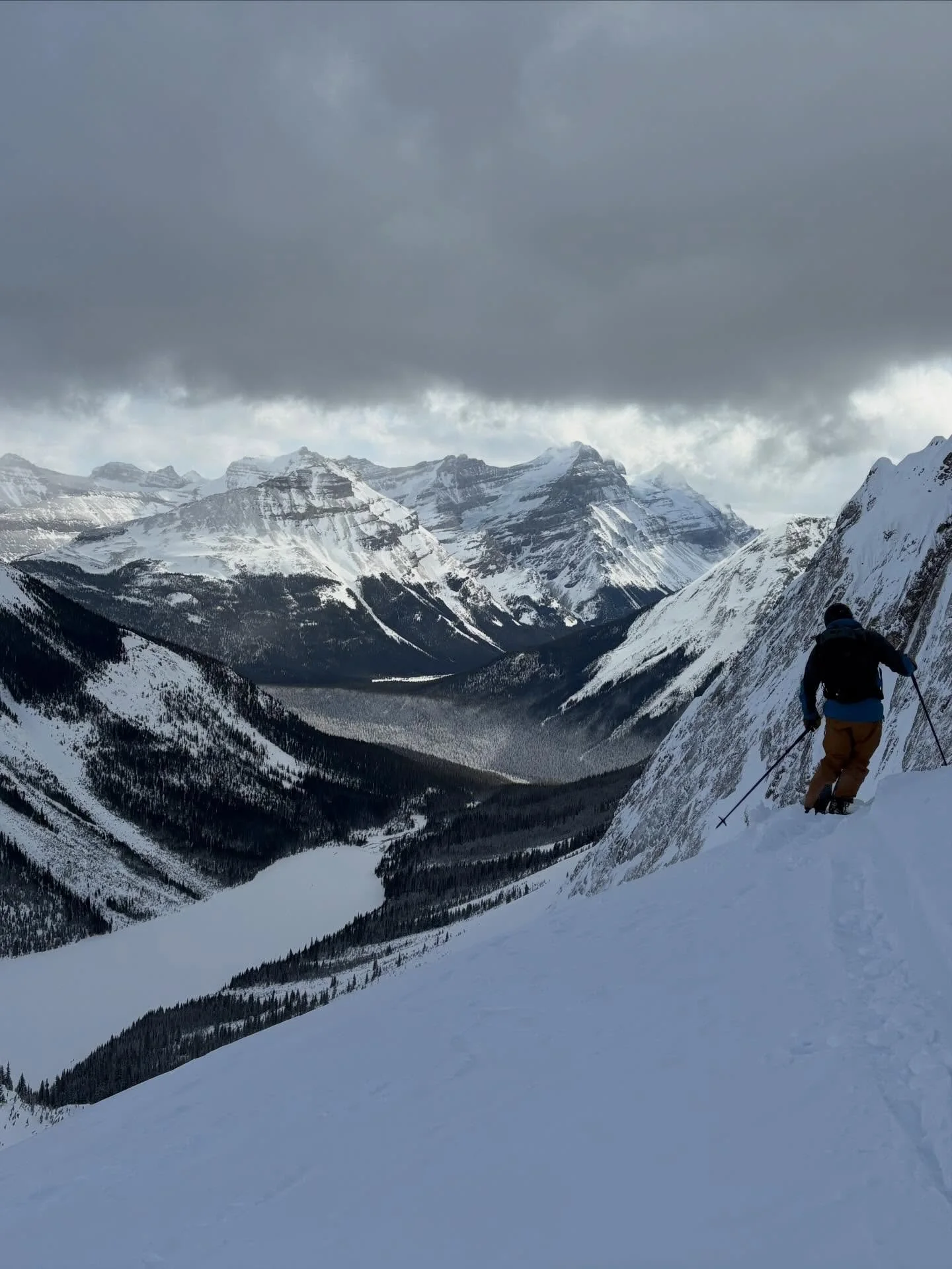 Re-immersing ourselves in the world of snow and rock. 

Ogden Bench, Yoho National Park

🏔️ 12km return
🏔️ 900m elevation gain - approx 
🏔️ 2250 max elevation - approx

With Mike ❤️