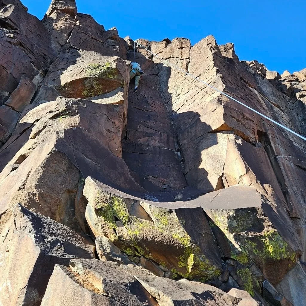 Women&rsquo;s Top Rope Climbing at &lsquo;New New Place&rsquo; White Rock led by NMMC Climb Section Trip Leader Zoe Z. 

#whiterocknm #crackclimbing #nmmc #nmmountainclub #rockclimbing #climbing #rockclimbnm #climbnm #rockclimbingnm #nmtrue #climbwit