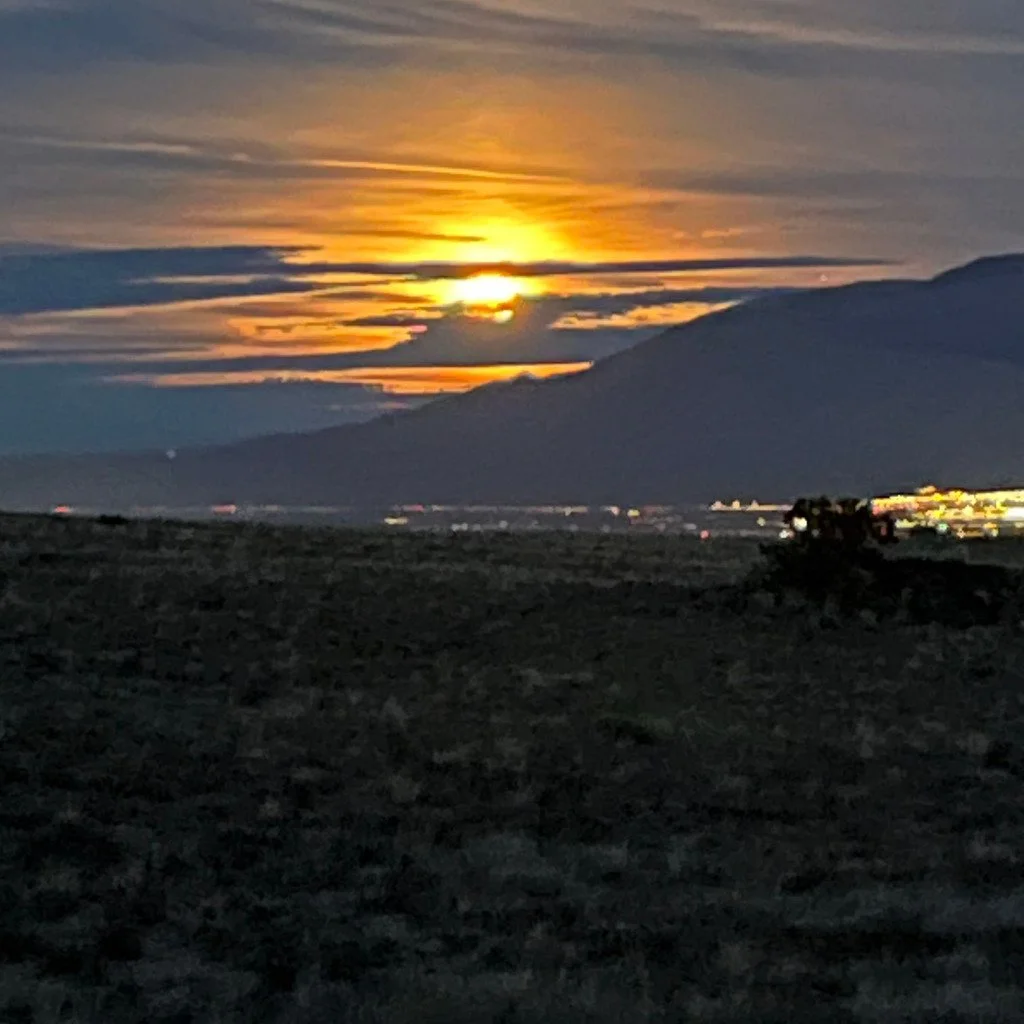 Sunset &amp; Wolf Moon, (Class 1) led by NMMC Hike Section Trip Leader Anne A.

#volcanoes #nmsunet #nmmc #nmmountainclub #nmhiking #hmhikingclub #nnmtrue #nmexploring #nmadventure #hikinggroupnm #hikewithfriendsnm #hikinglife