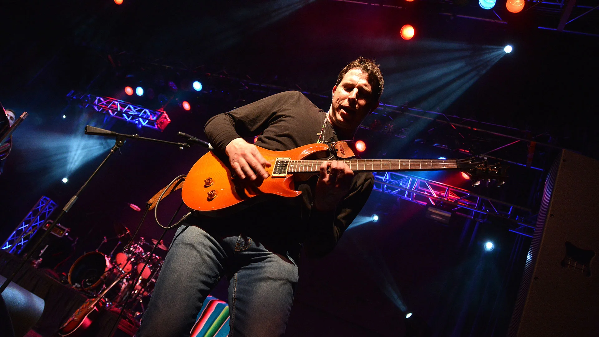 Jason Riley: Lead Guitar / Backing Vocal
