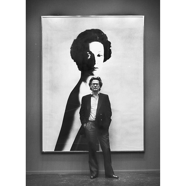 Richard Avedon at the University Art Museum, Berkeley, 1980 
#avedonretrospective #berkeleyartmuseum #marellaagnelli #davidrosscurator @thedavidross