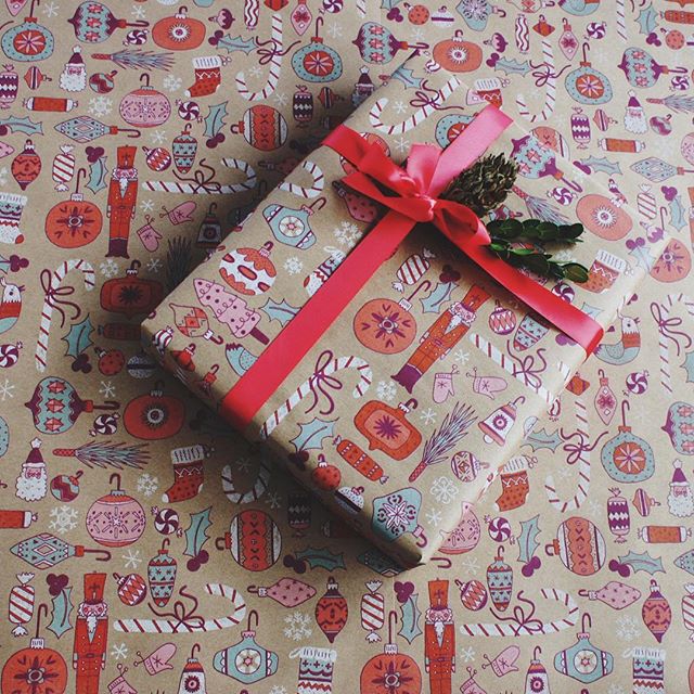 There is a whole lotta magic happening underneath this mistletoe whoa gift wrap. #mistletoemagic