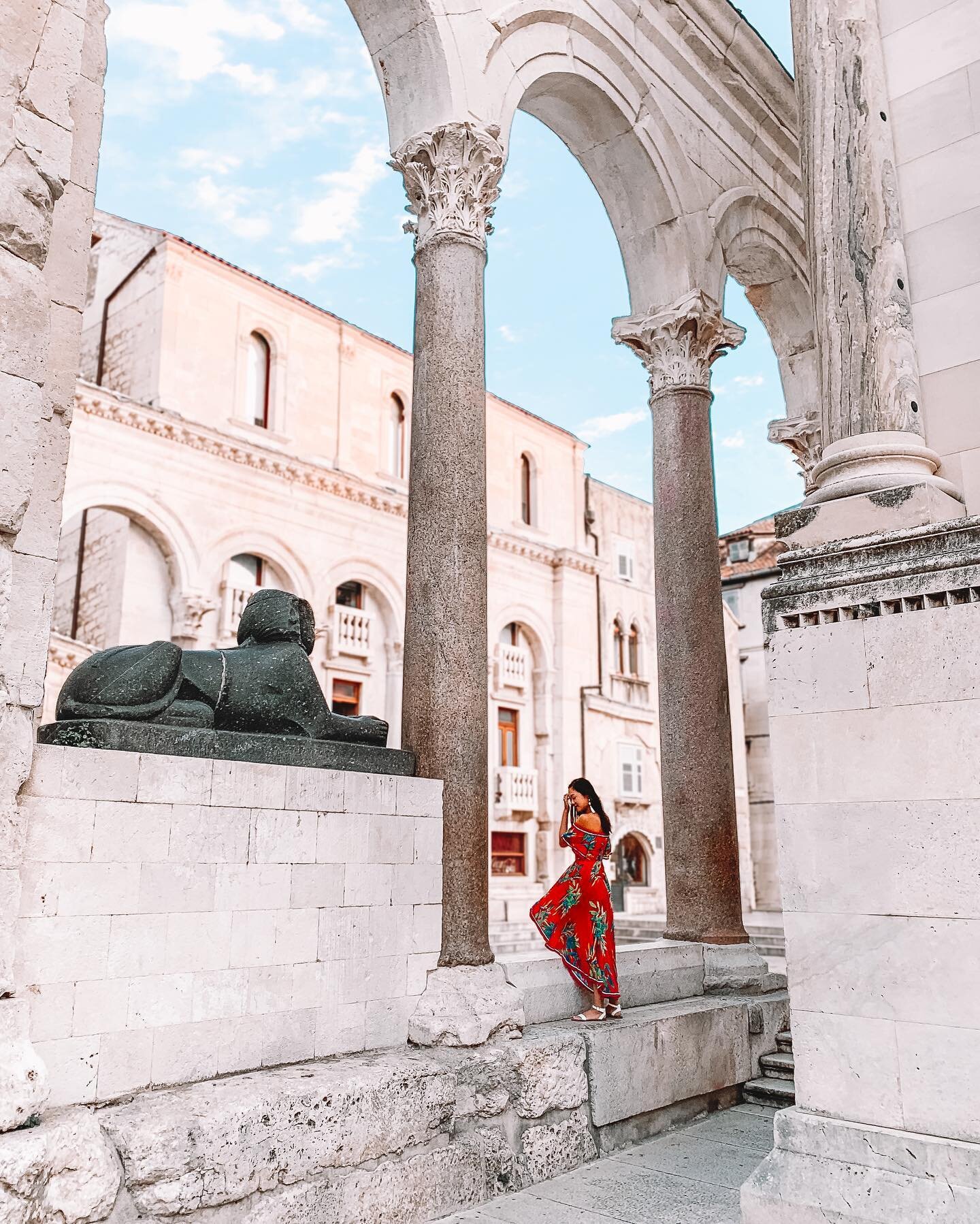 Definitely daydreaming of Diocletian&rsquo;s Digs 🏰✨ xx
.
.
.
09&bull;08&bull;19
.
.
.
.
.
#lovecroatia #visitcroatia #croatia_instagram #discovercroatia #splitcroatia #diocletianspalace #inspiringwanderers #travelingladies #girlsdreamtravel #happyt