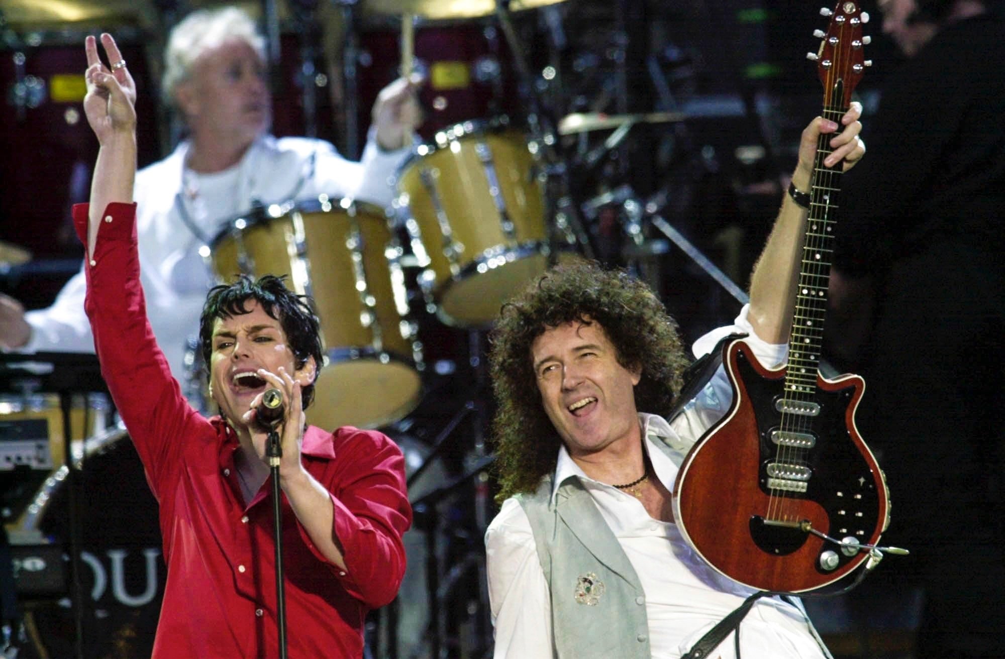 Brian May &amp; Tony Vincent Perform at the Queen's Jubilee
