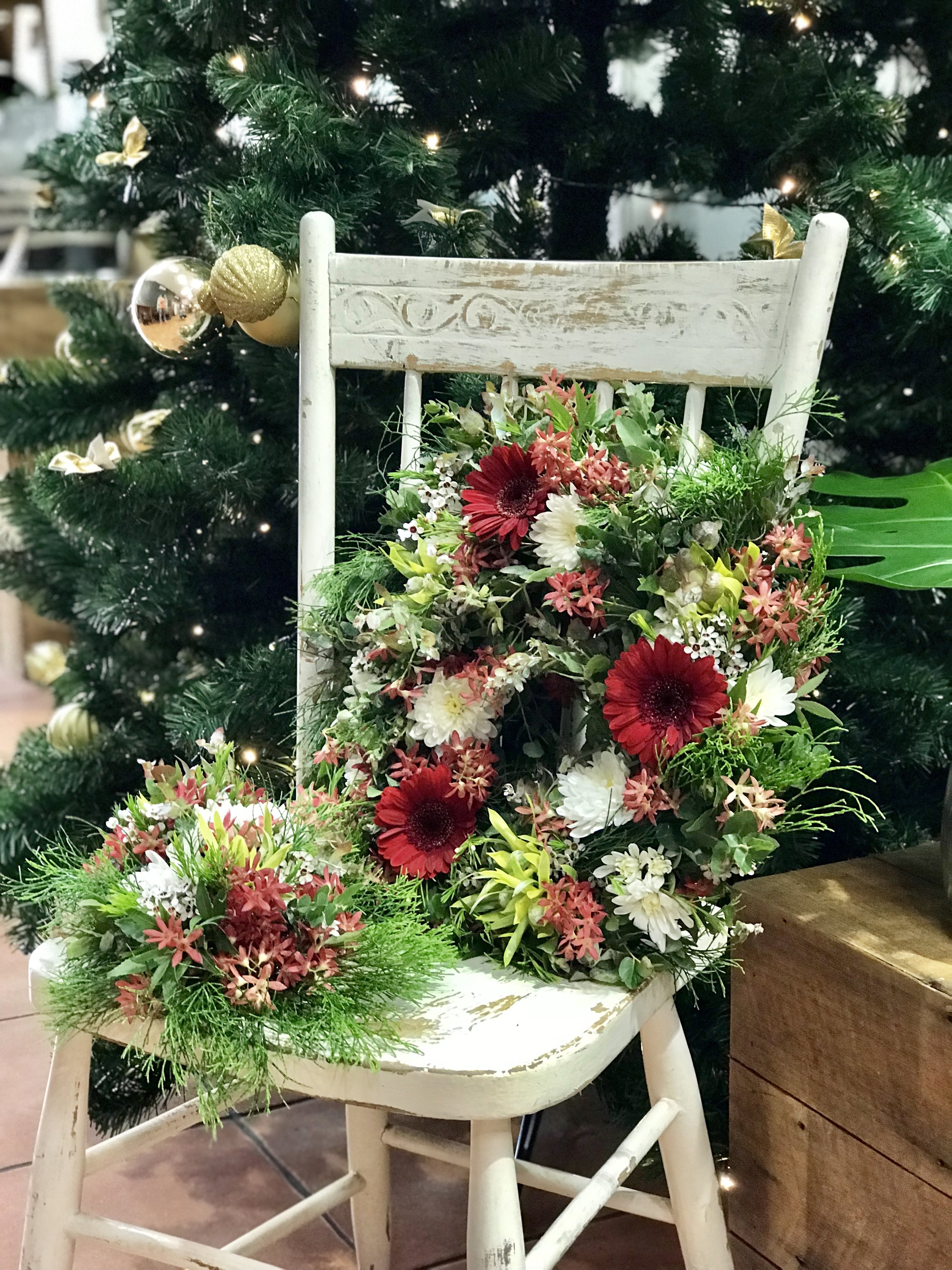  My creations from the Northside Flower Market Christmas wreath and table centre piece workshop. 