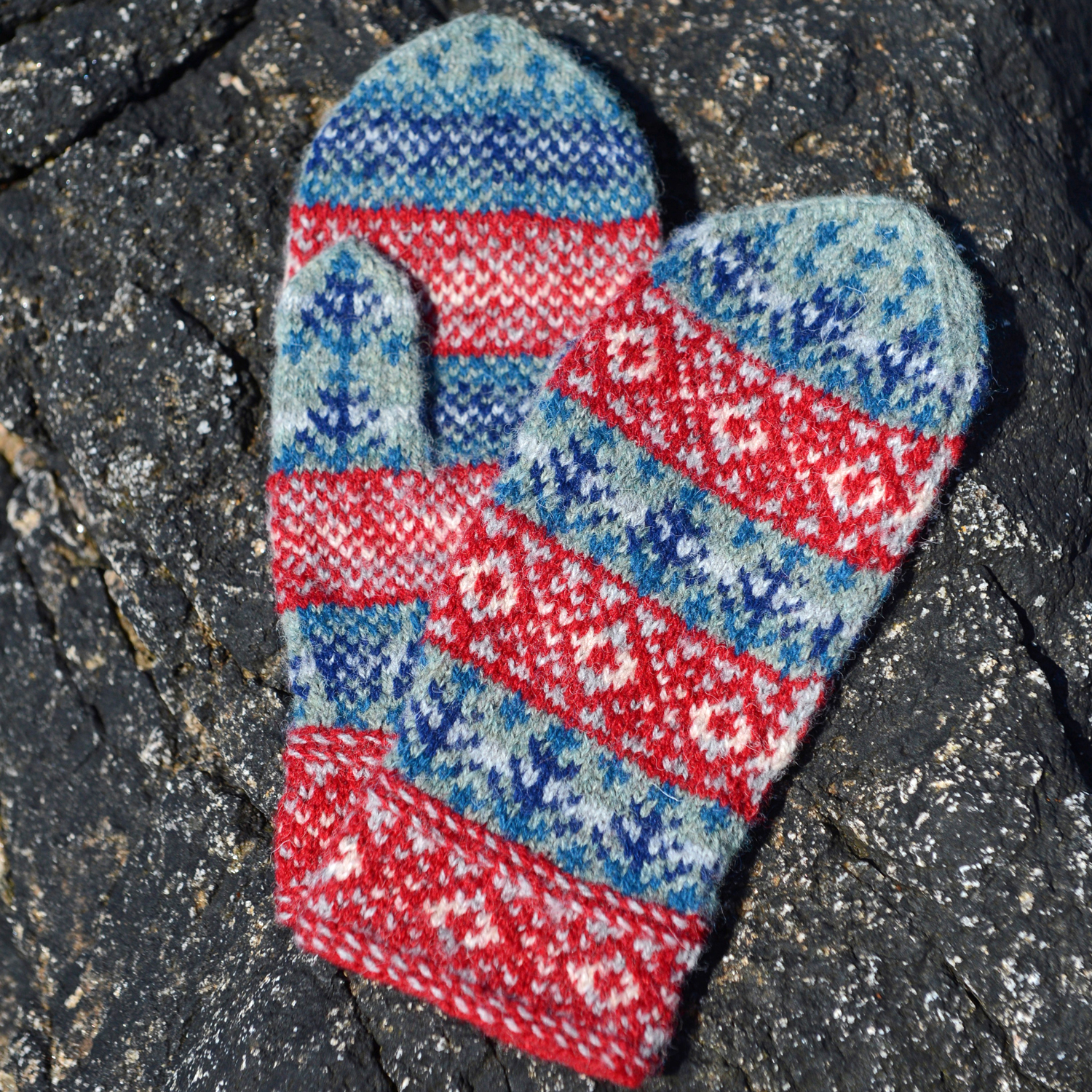 Medium size Snow in Kergord mittens by Outi Kater