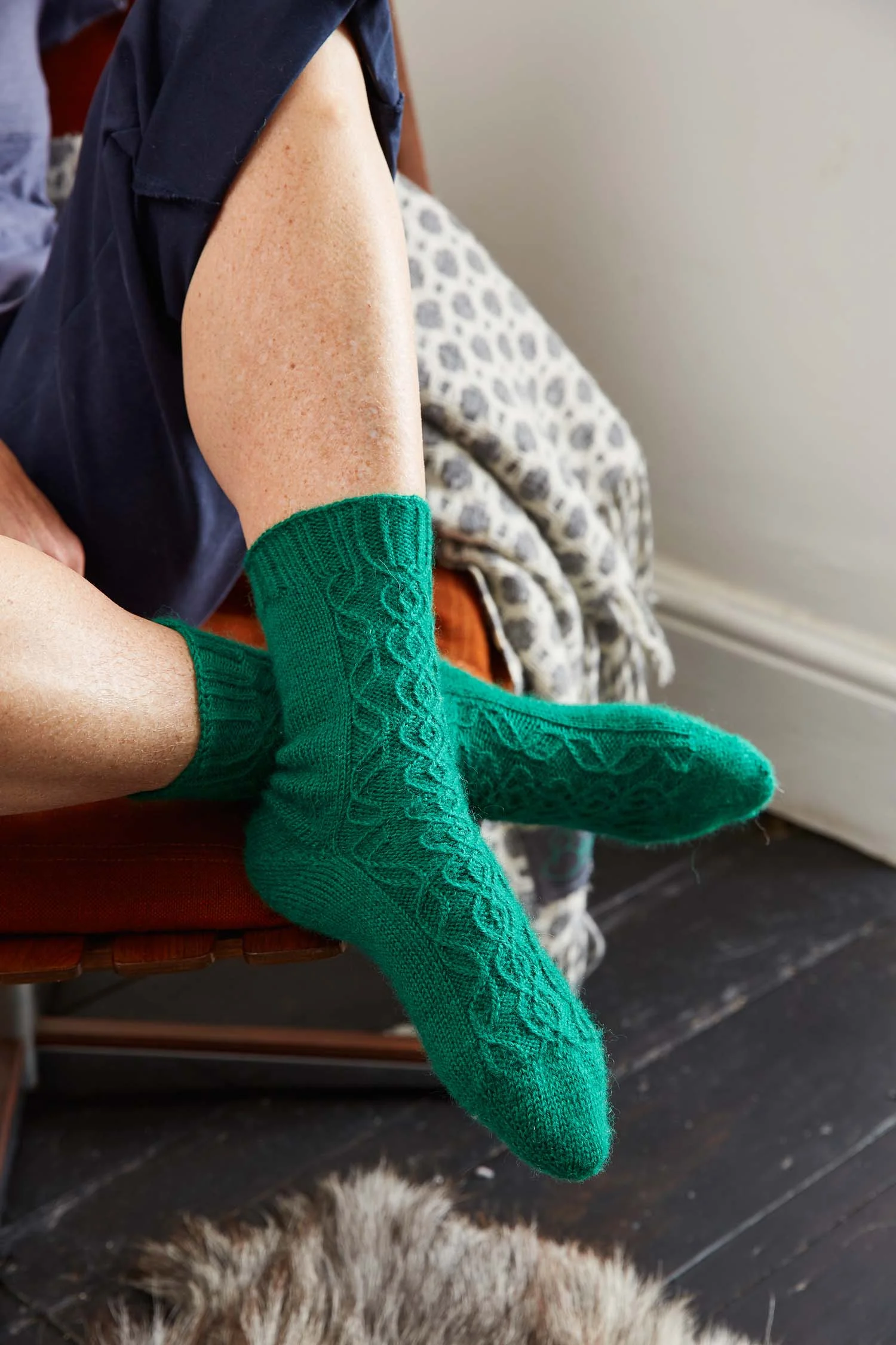 Jim’s Hedera Helix Socks feature an afterthought heel, which means you can focus all your attention on the gorgeous twisted stitch cables and work the sock heel later!