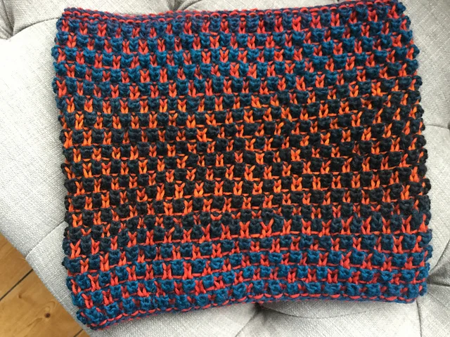 Soupdragon ’s Bramen Cowl, knit in Autumn Sun/Herbstsonne