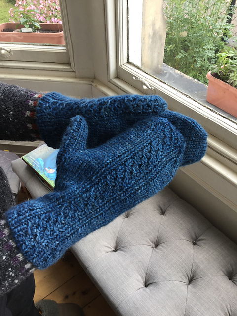 Soupdragon ’s brilliant blue mittens!