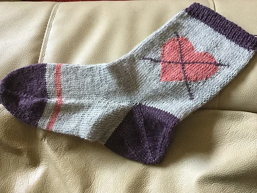 Lesley ( Altomedea on Ravelry) shared that she was new to toe up sock knitting and has been experimenting with stitch counts and hidden gussets to get a sock that fits her feet.