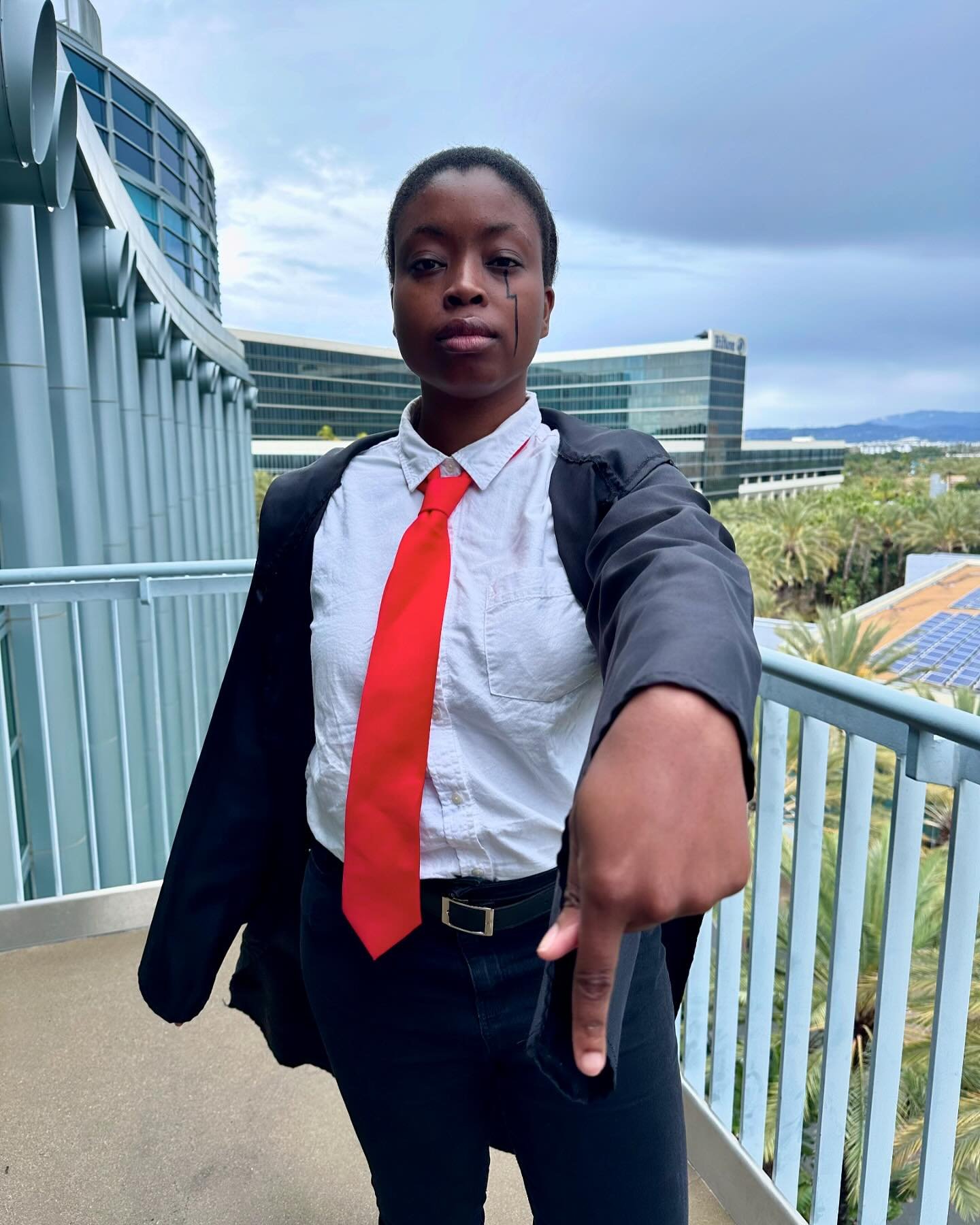 &ldquo;I&rsquo;ve got no choice but to crush it&hellip; with my fist&rdquo; 👊🏿 

Had a great time cosplaying Mashle at WonderCon 2024 (even in the rain), and leveled up my cosplay with his iron wand! Shoutout to @ephemeralkomorebi for these epic ph