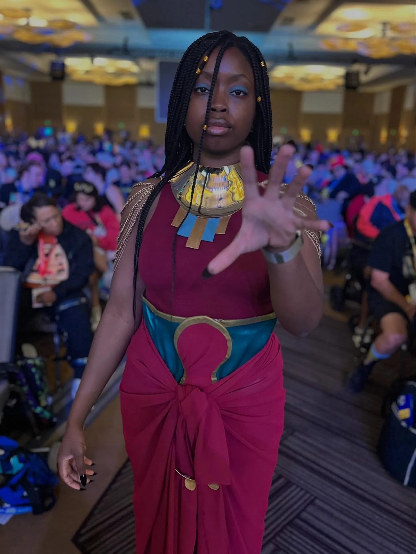 Final photo dump of 2025!! Better late than never 😬Swipe for adventures at San Diego Comic-Con, AnimeNYC, Tokyo DisneySea during Halloween 🎃, Street Kart racing in Akihibara, and halal Wagyu 🤤.

I leveled up my Sekhmet cosplay by adding a corset a