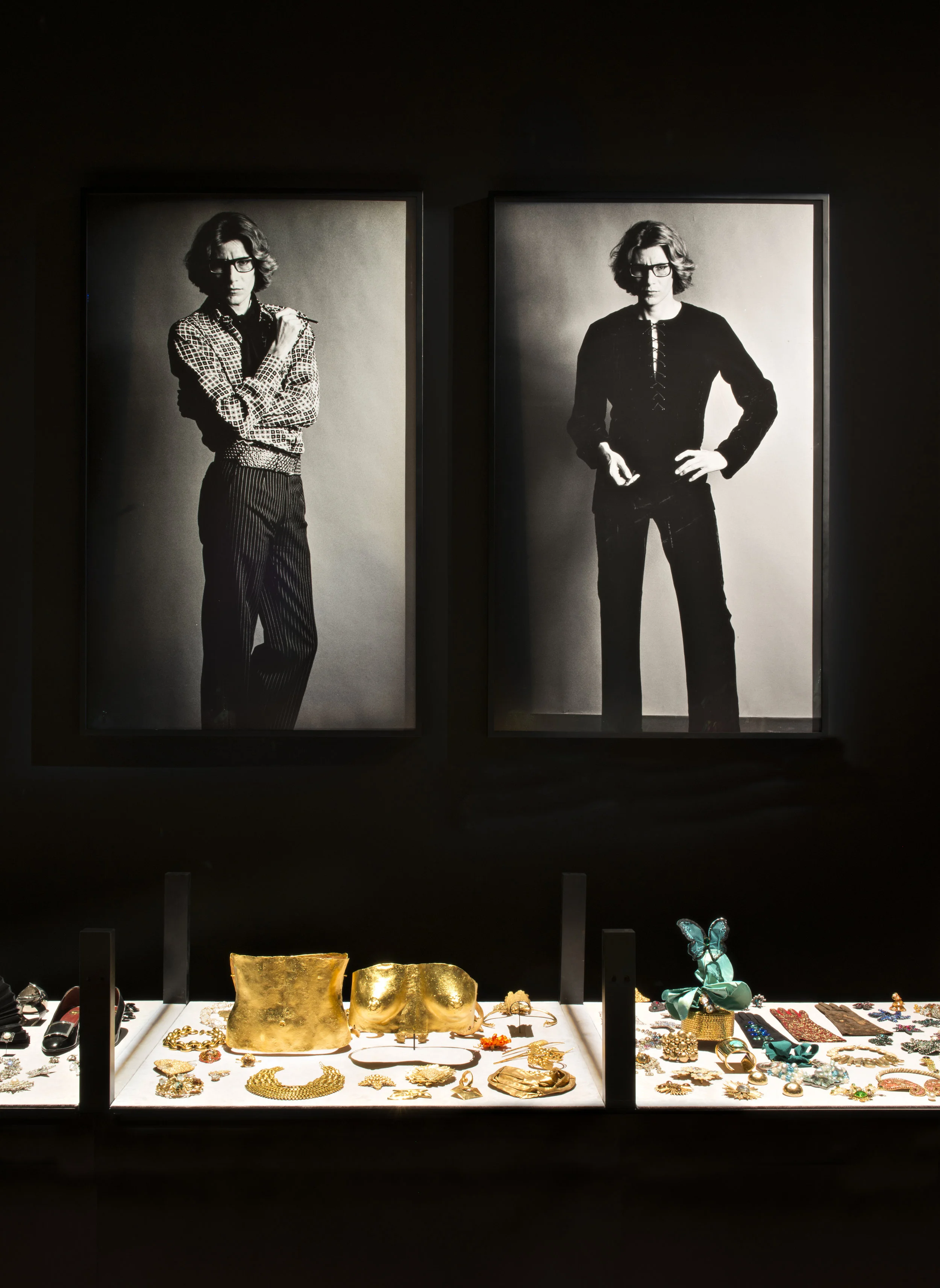 Two portraits of Yves by Helmut Newton, plus the cabinet of curiosities Photo © Fondation Jardin Majorelle / Photo Nicolas Mathéus