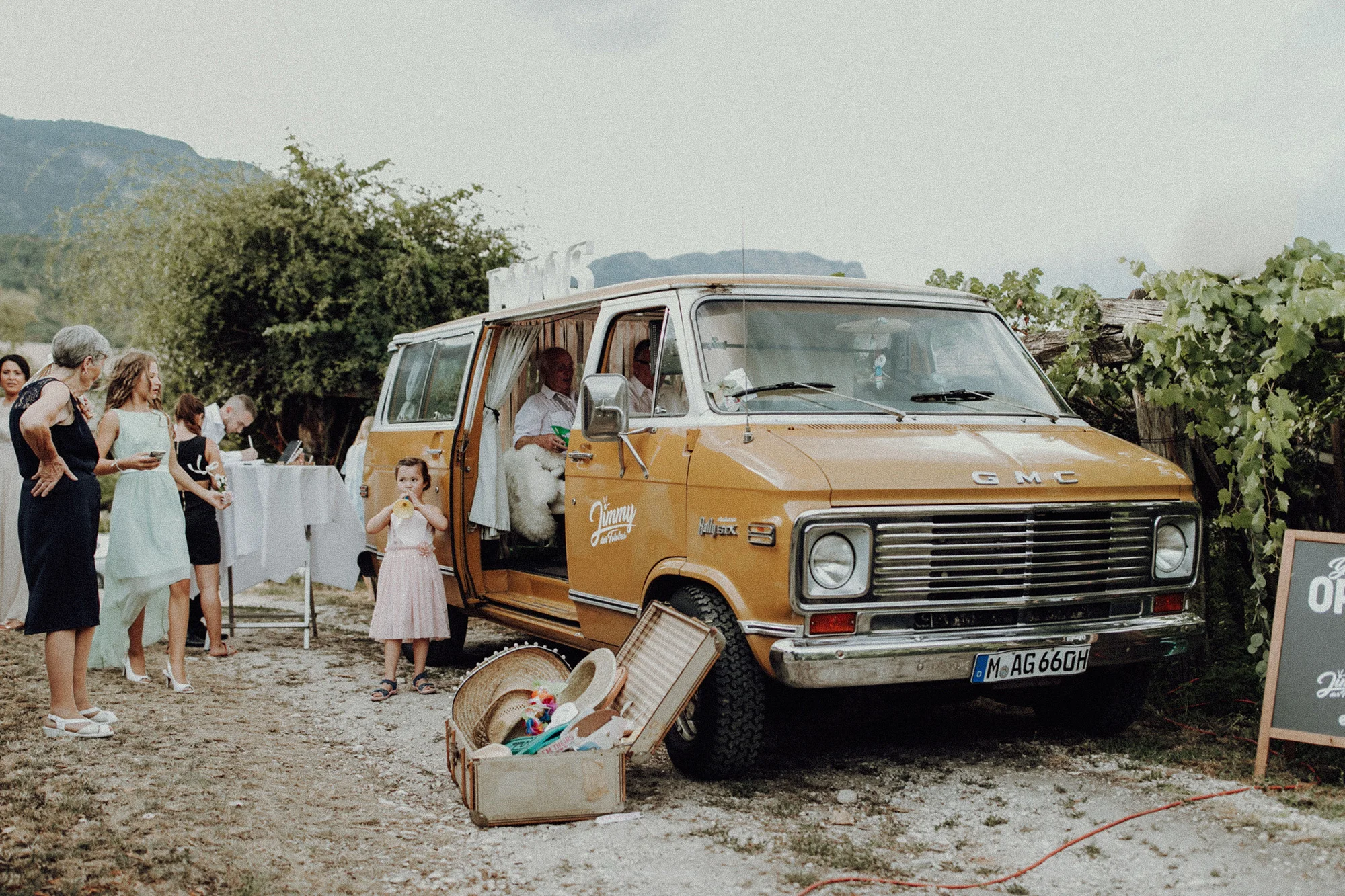 Fotobus-Jimmy-Fotobulli–Hochzeit-Fotobooth-V03.jpg