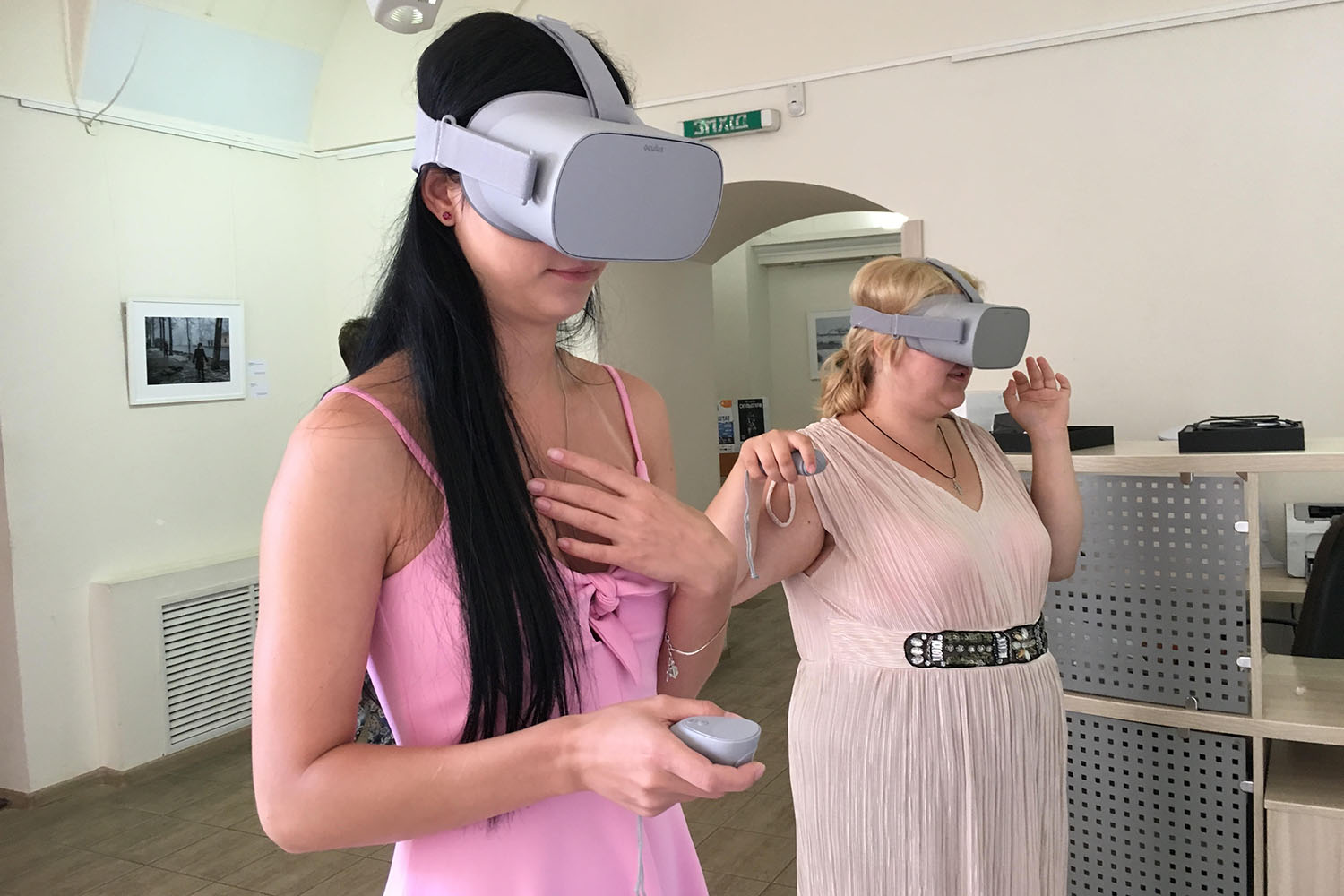  Watching 360º videos at Brotherland exhibition at the Sumy City Gallery. Sumy, Ukraine. August 2018. 