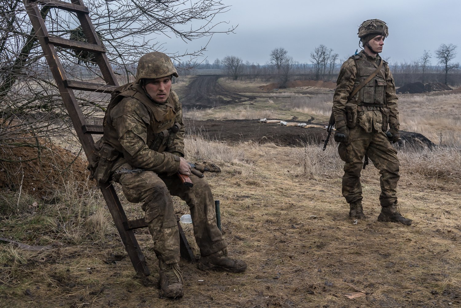  Ukrainian soldiers from the 82nd Separate Assault Brigade rest after taking part in a military training on Friday, March 15, 2024 in Zaporizhzhia region, Ukraine. 