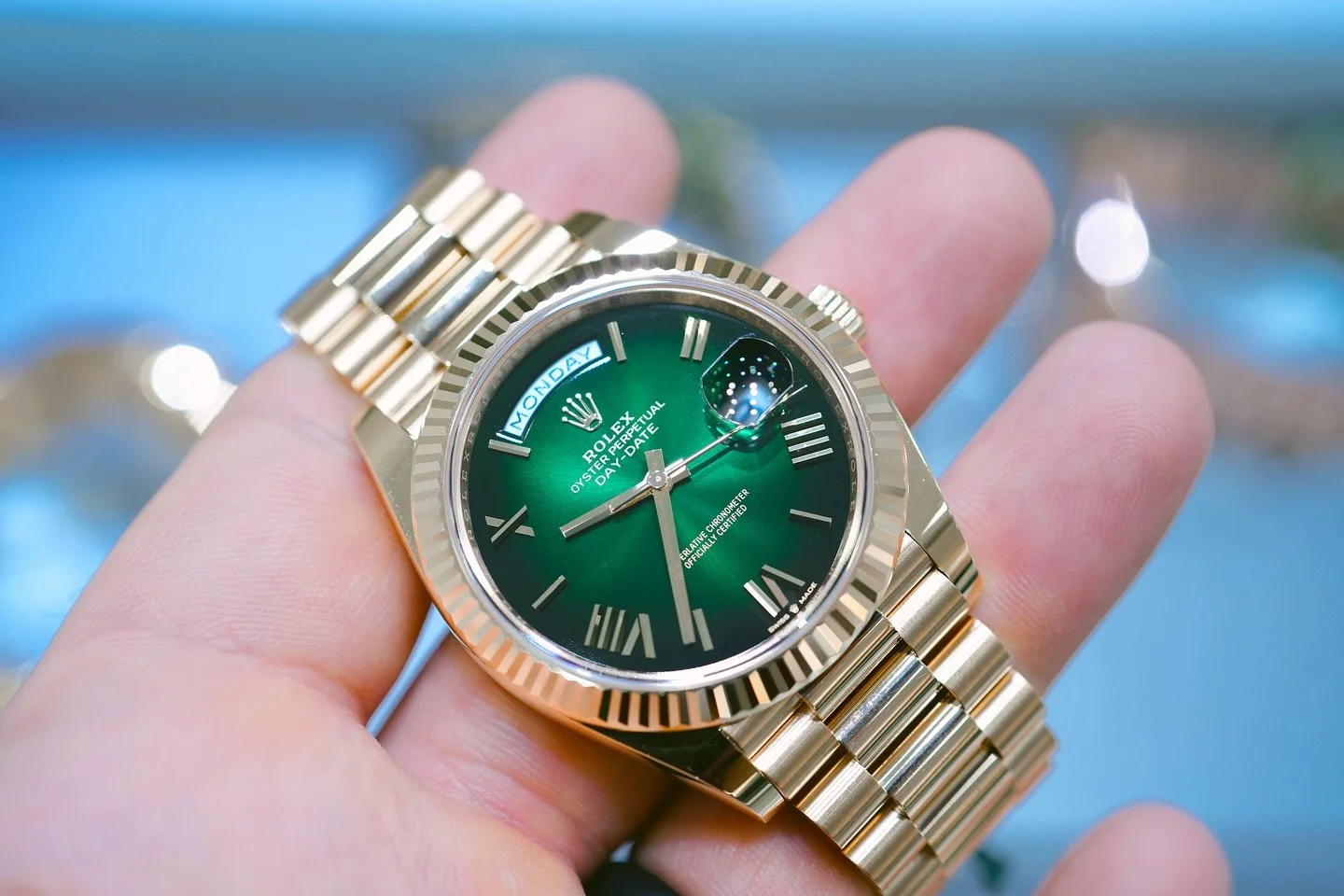 Feeling golden at @happyjewelers 
_
#rolex #president #daydate #gold #golden