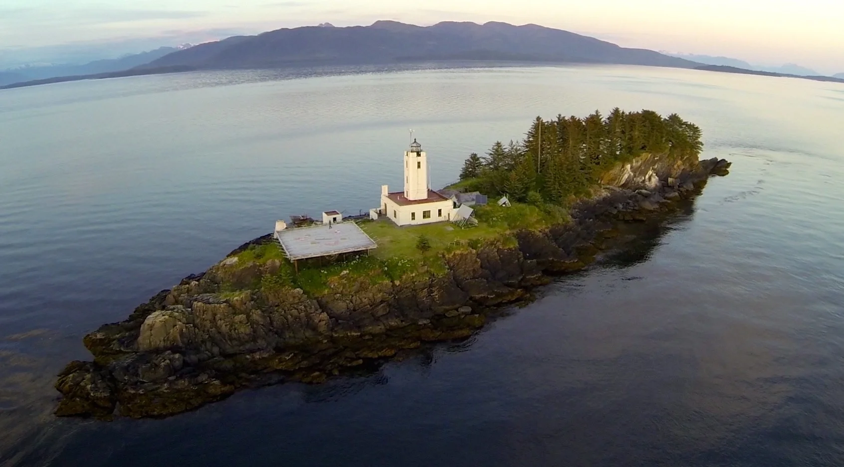 FIVE FINGER LIGHTHOUSE (31 steps from the water to the grass)