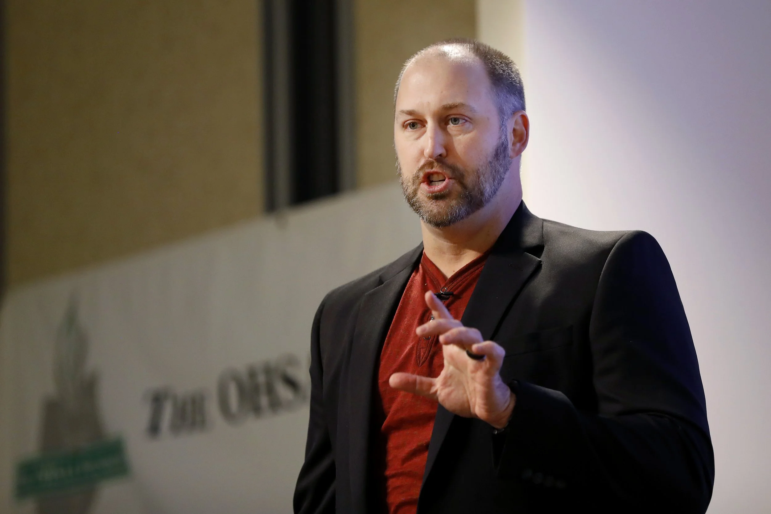 Hire a Keynote Speaker to Elevate Your Next Event Experience