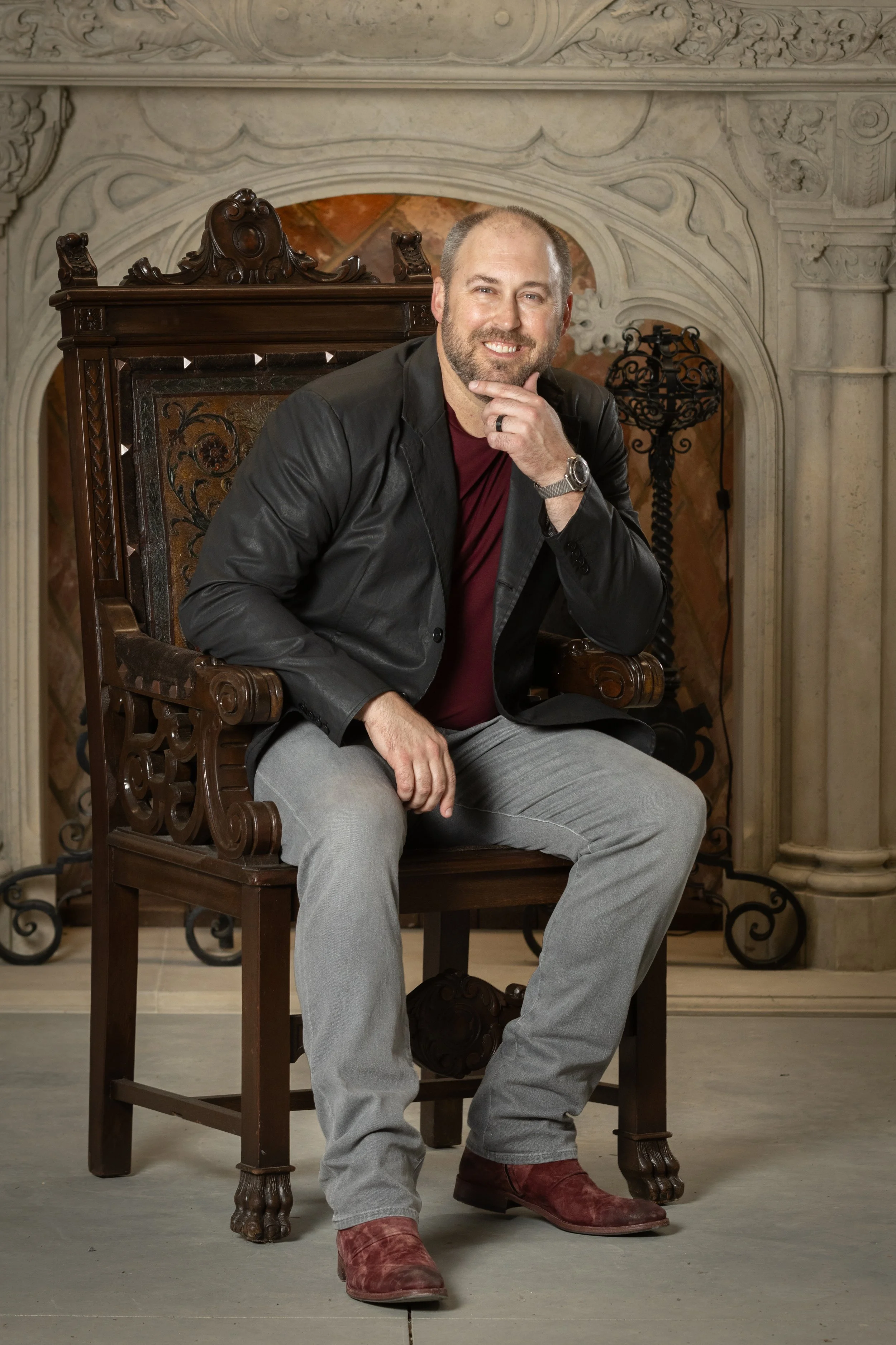Why Close-Up Magic Is the Perfect Entertainment for Luxury Real Estate Events and Home Reveals