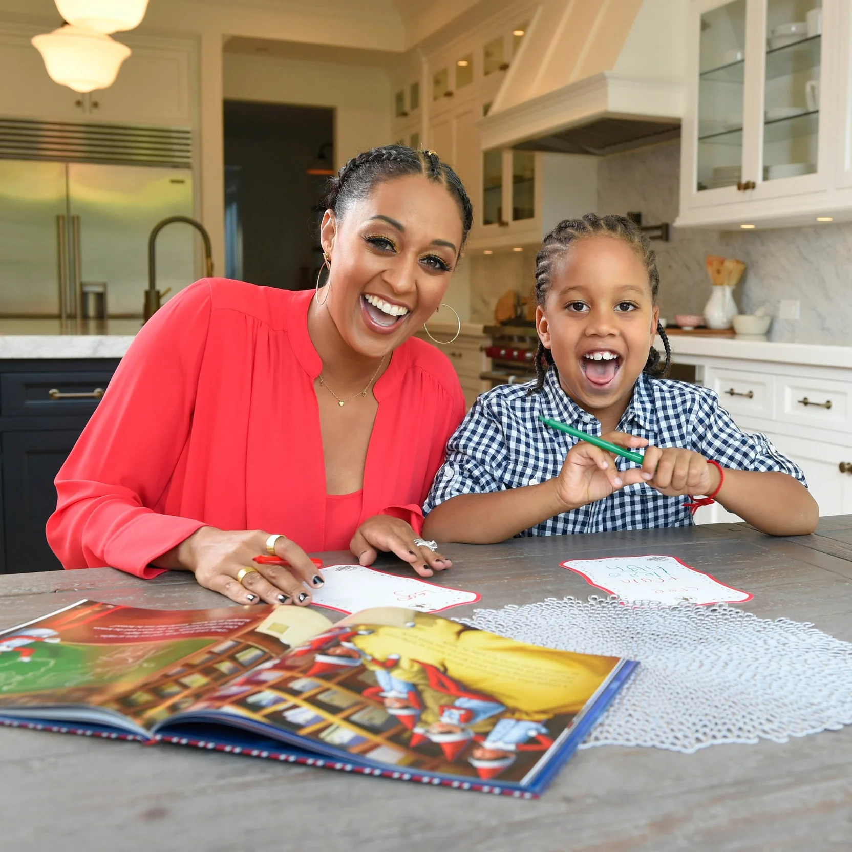 TIA MOWRY X ELF ON THE SHELF