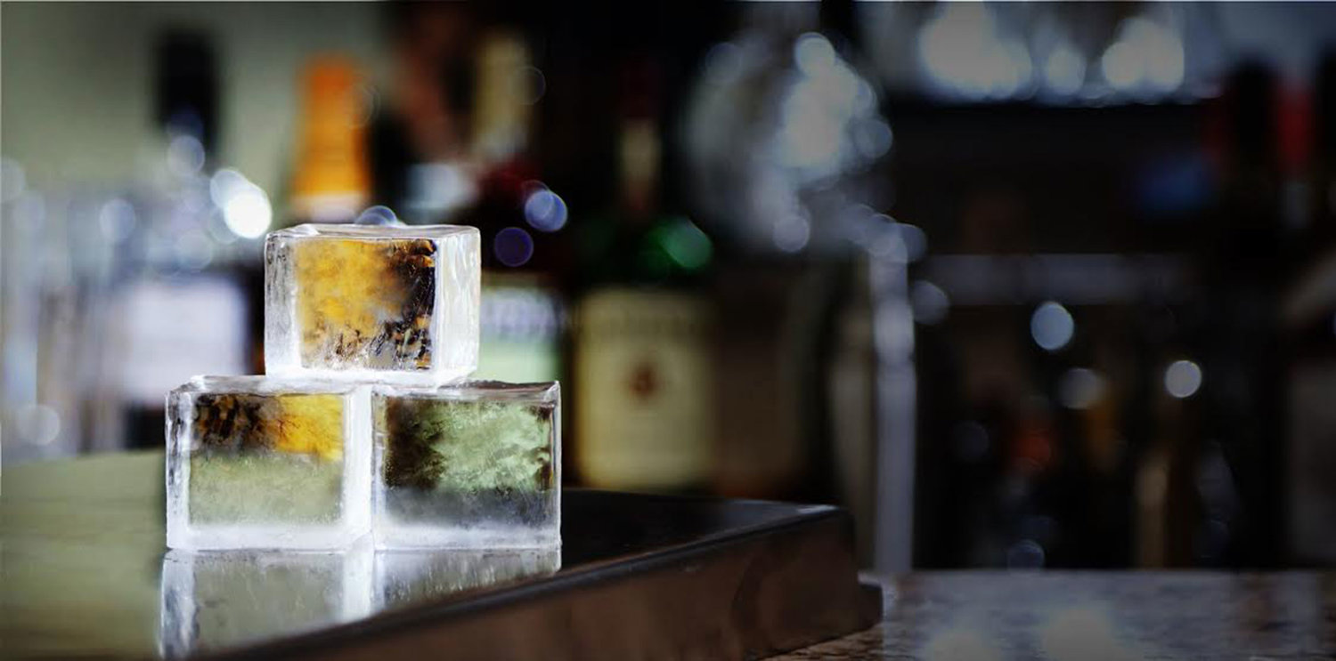 HOW TO MAKE CRYSTAL CLEAR ICE CUBES! 