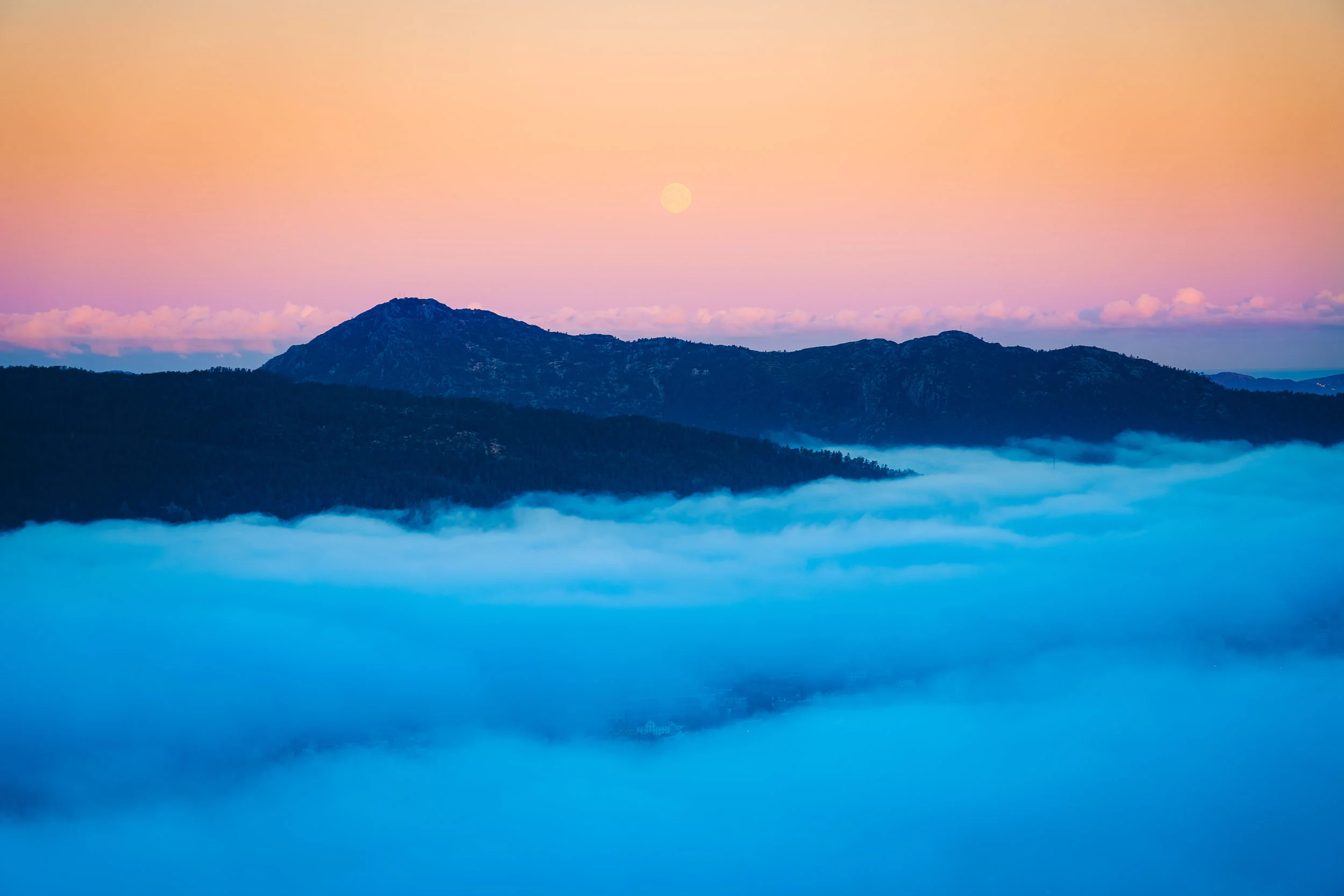 norway.sunrisemoon.jpeg