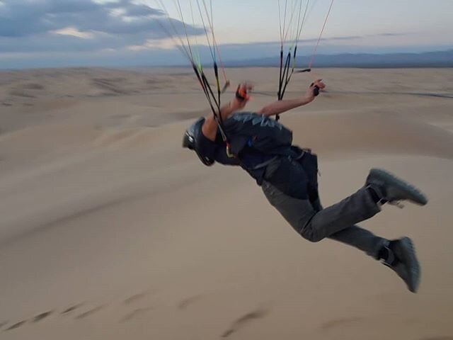 Charging into the evening like #glamis #2020 #teamnolimits #life #usa #california #roadtrip #fortheboys #sendit #or #bendit #fly #everyday #awesome #stuntman #paragliding @superflypg @predatorparamotor #sand #dunes #instadaily #instagood #followforfo