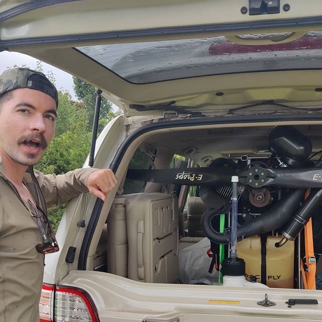 Arch shows up with his new, my old @macflyparamoteur in the back of his SUV, freshest paramotor around on fresh leather... Be like arch! 
#fly