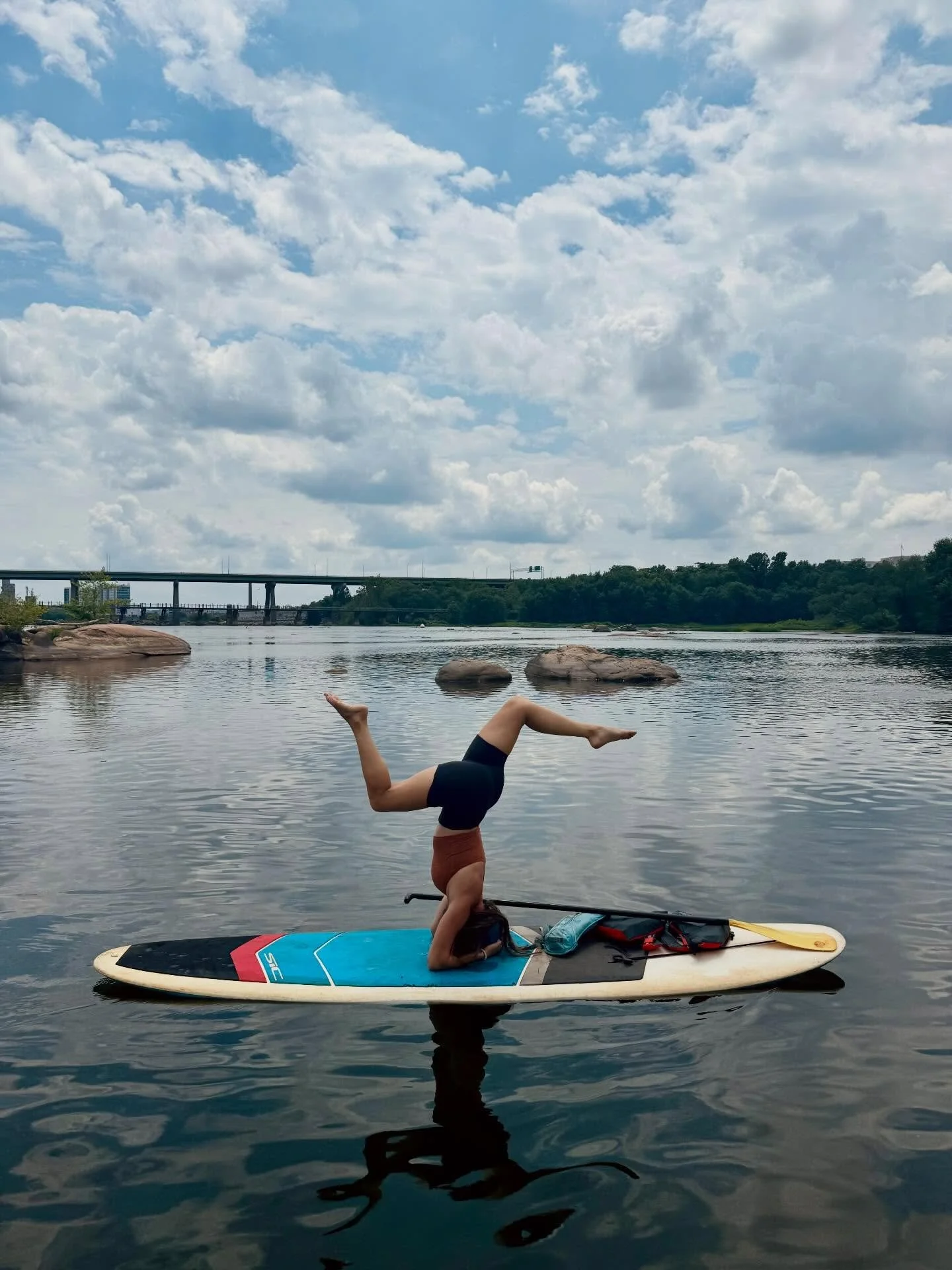 Yoga with me at @taoustudio this week!!! 👇🏽

🎾 Myo-yin every Sunday at 5:15pm @taoustudio forest hill 

☯️ Yin + yang every Wednesday at 9:30am @taoustudio forest hill 

🏄&zwj;♀️ SUP yoga every Wednesday at 6pm @waterfrontrva @taoustudio 

🥬 And