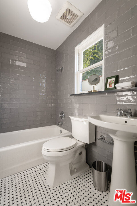 101 South Ridgewood Place 13.jpeg