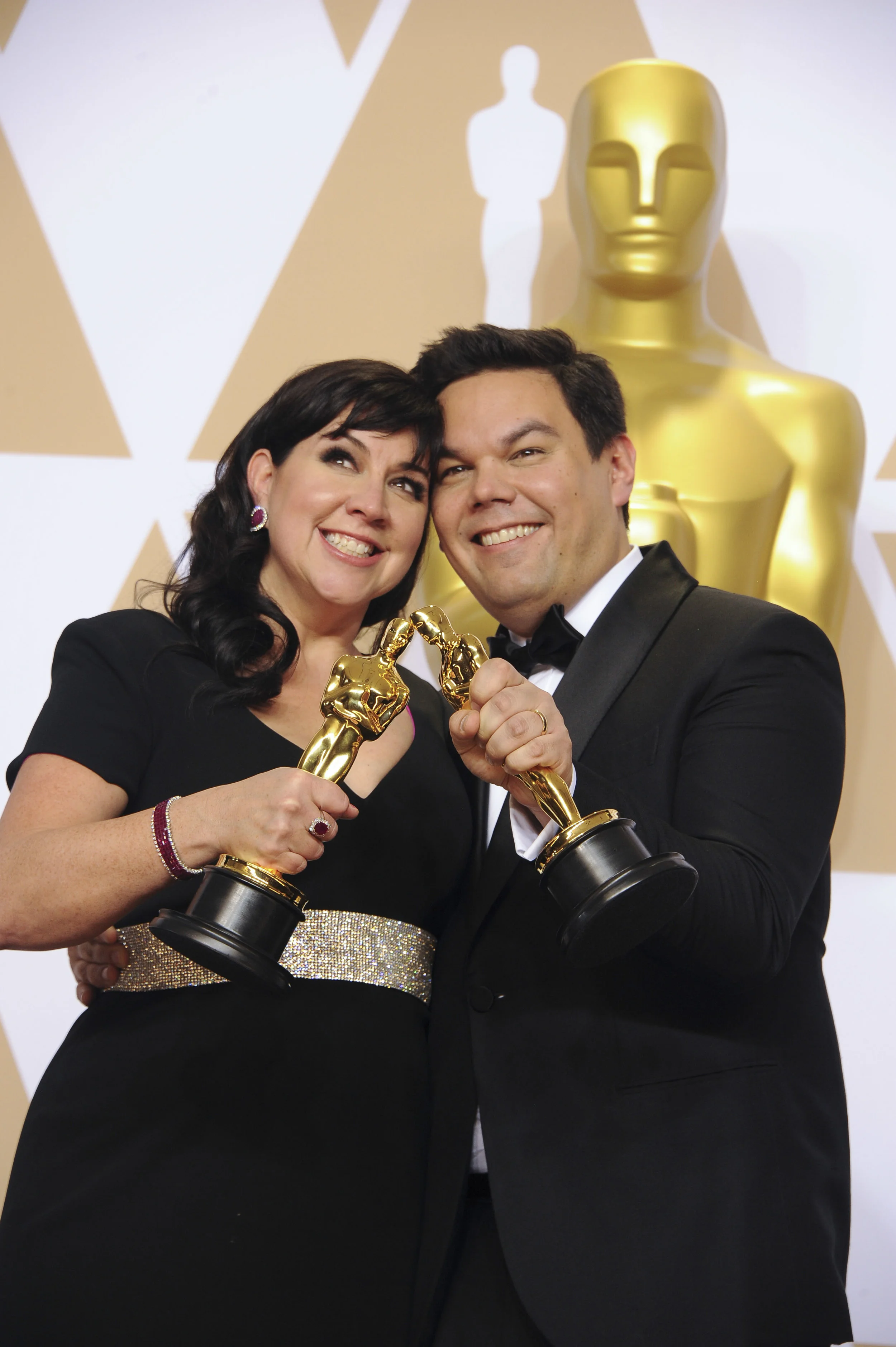 Kristen Anderson-Lopez in CD Greene gown at the 2018 Oscars! 