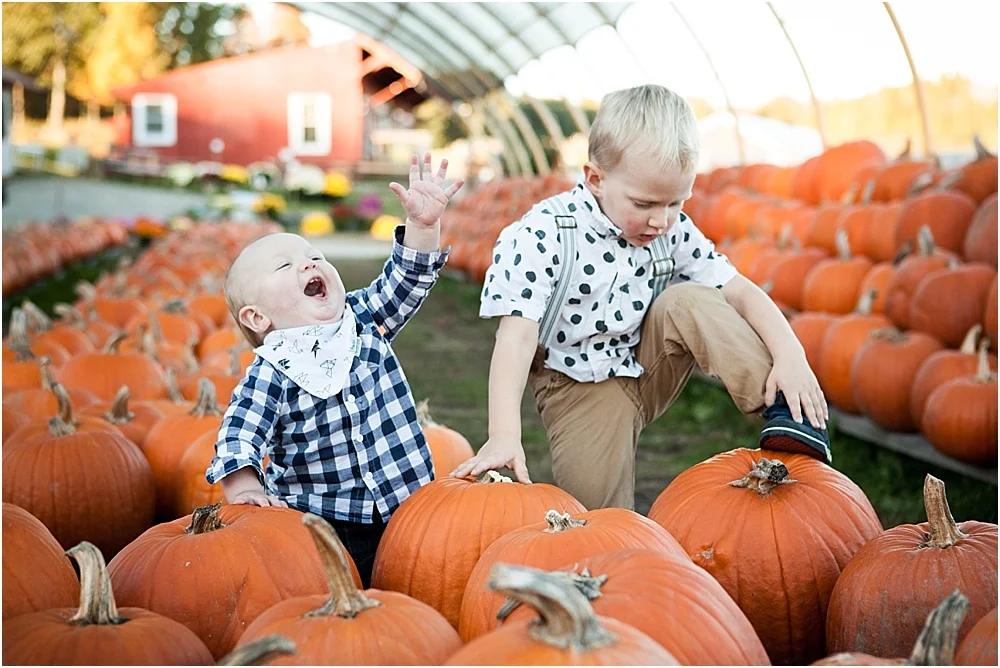 pumpkin_patch_family_portrait_0001.jpg